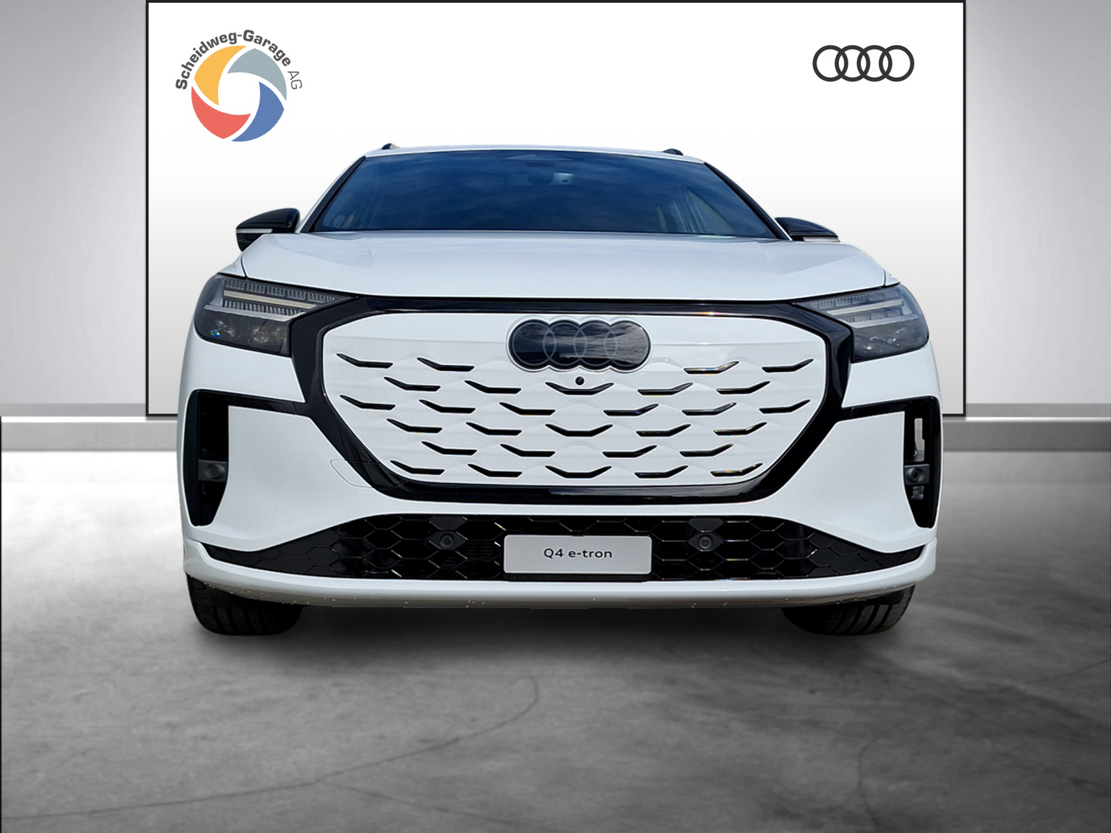AUDI Q4 e-tron SUV quattro performance Attraction-showroom-element-1