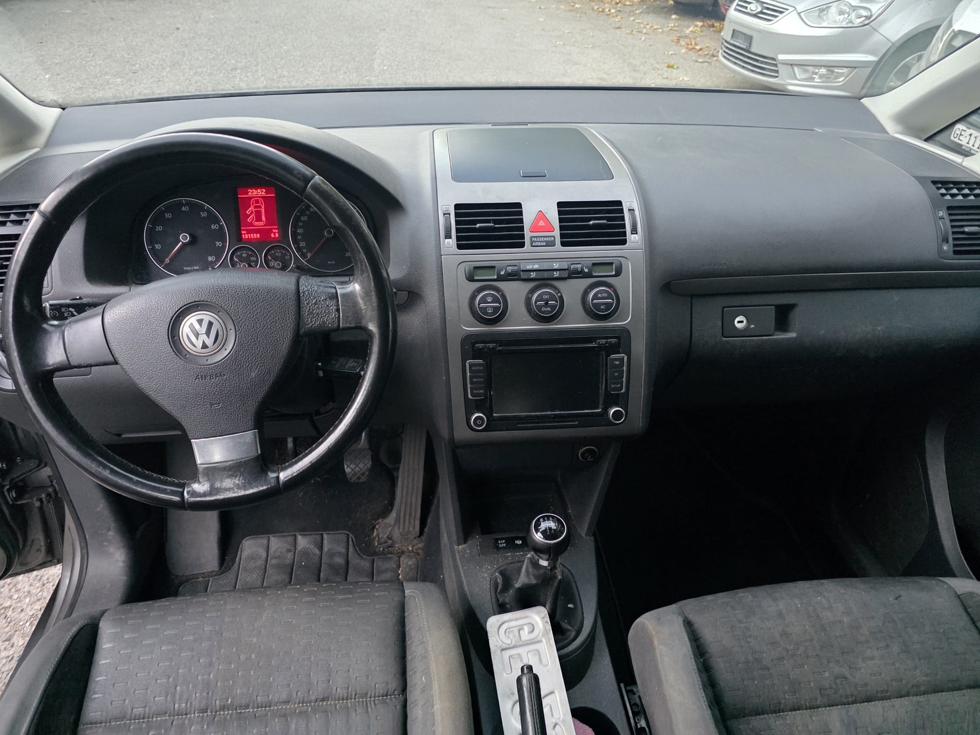 VW Touran 1.4 TSI Trendline-image-8