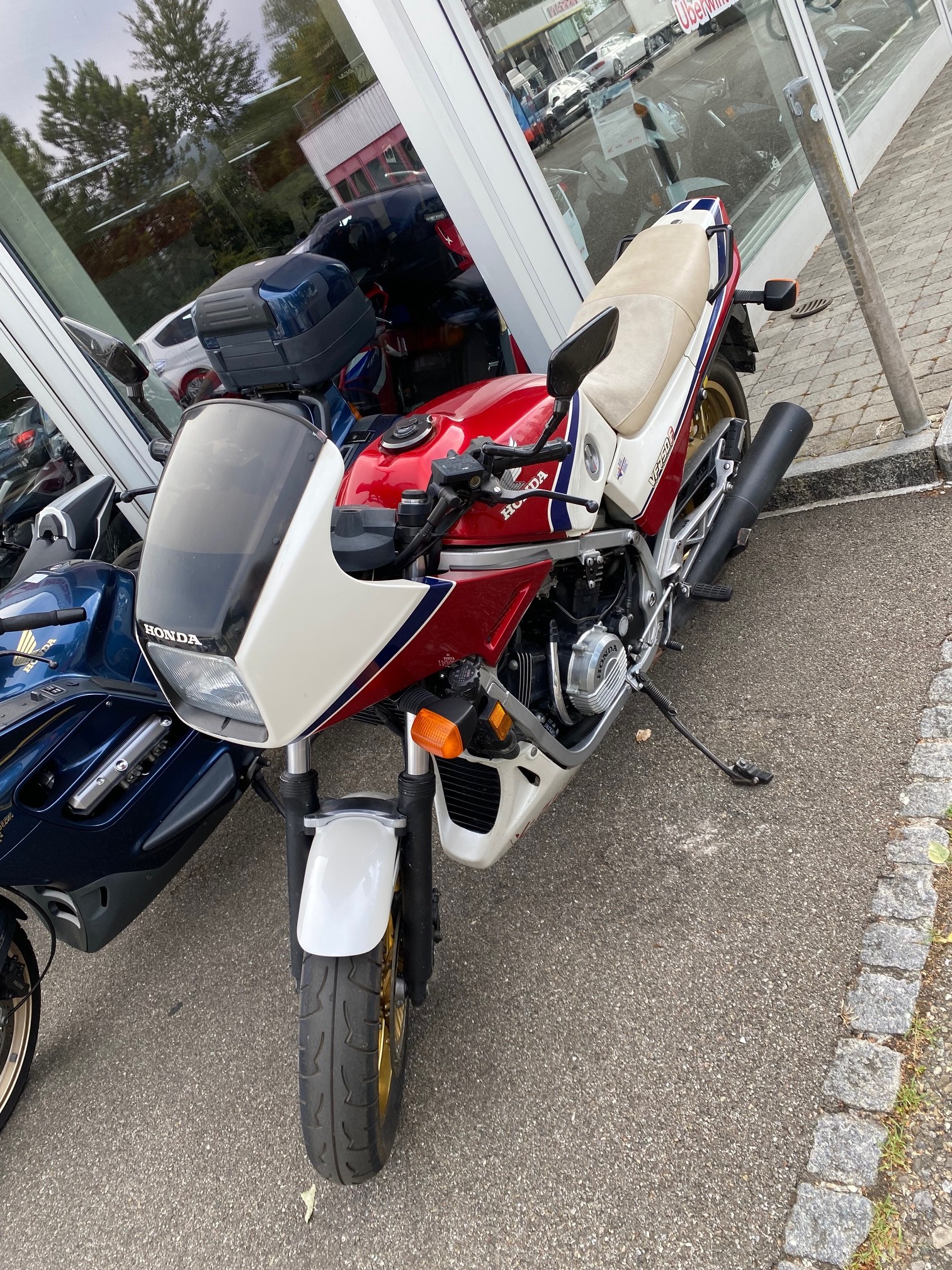 HONDA VF 750 F-image-1