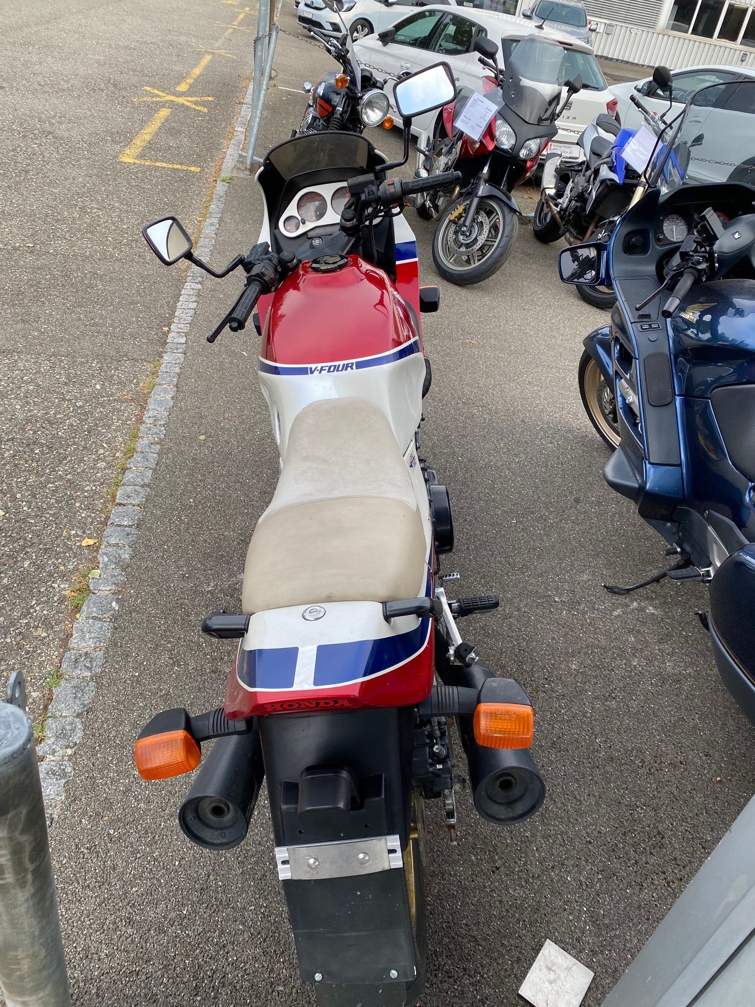 HONDA VF 750 F-image-2