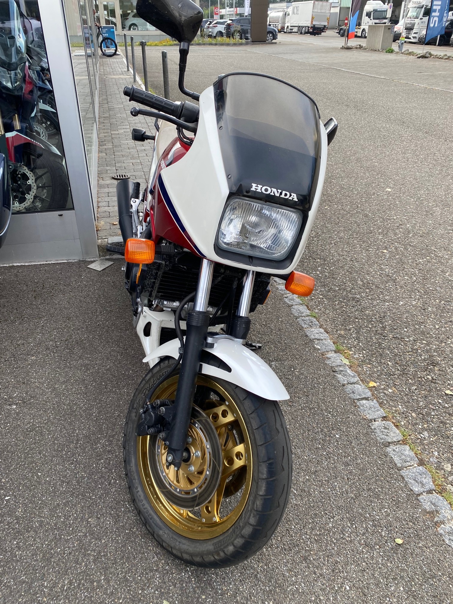 HONDA VF 750 F-image-0