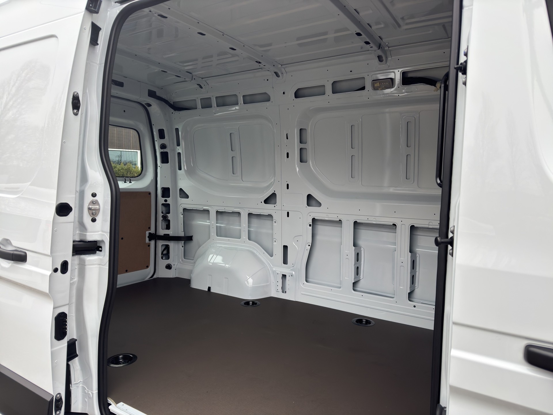 NISSAN INTERSTAR Van L2H2 130 PS 6MT Acenta-image-12