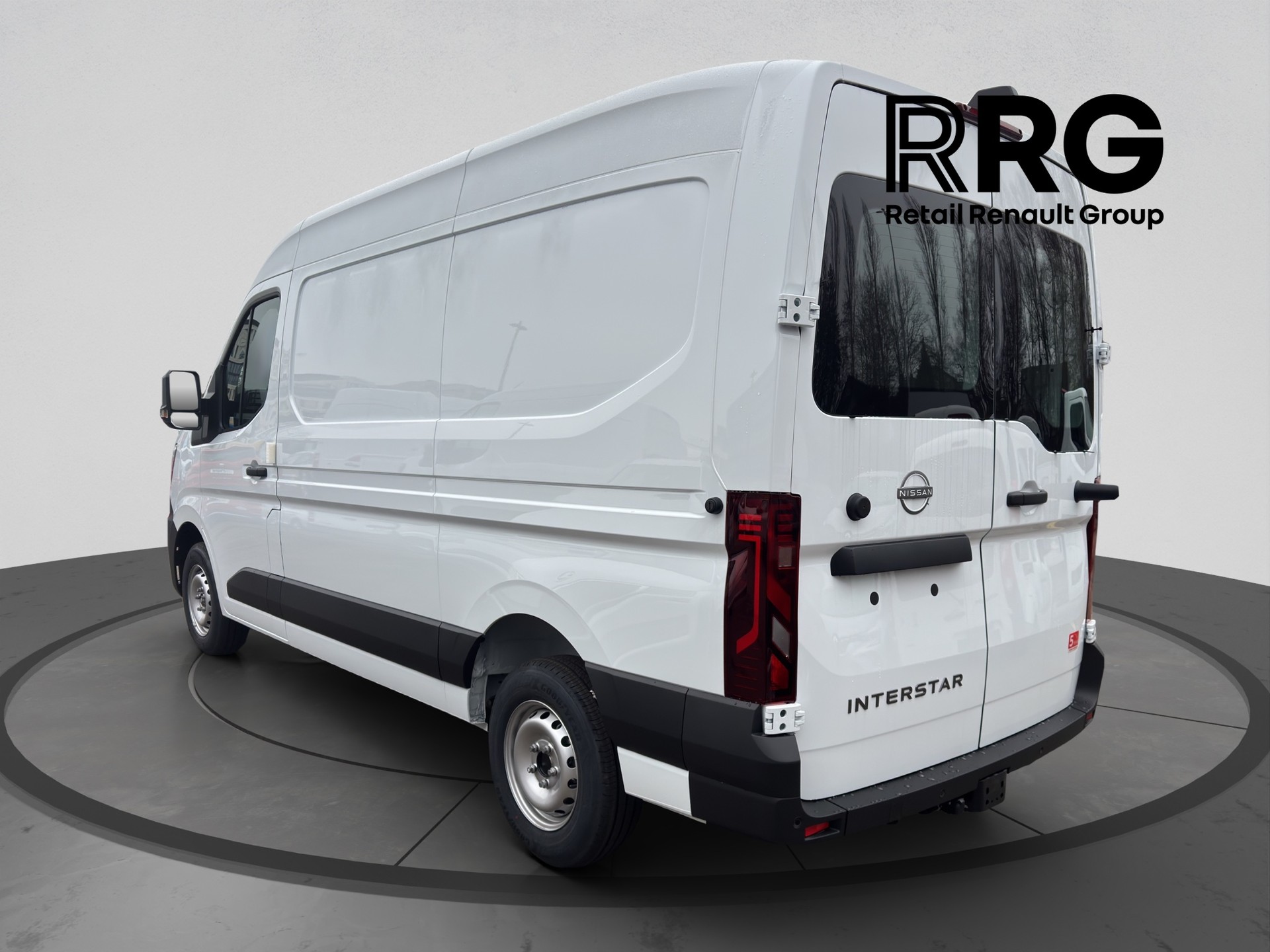 NISSAN INTERSTAR Van L2H2 130 PS 6MT Acenta-image-4