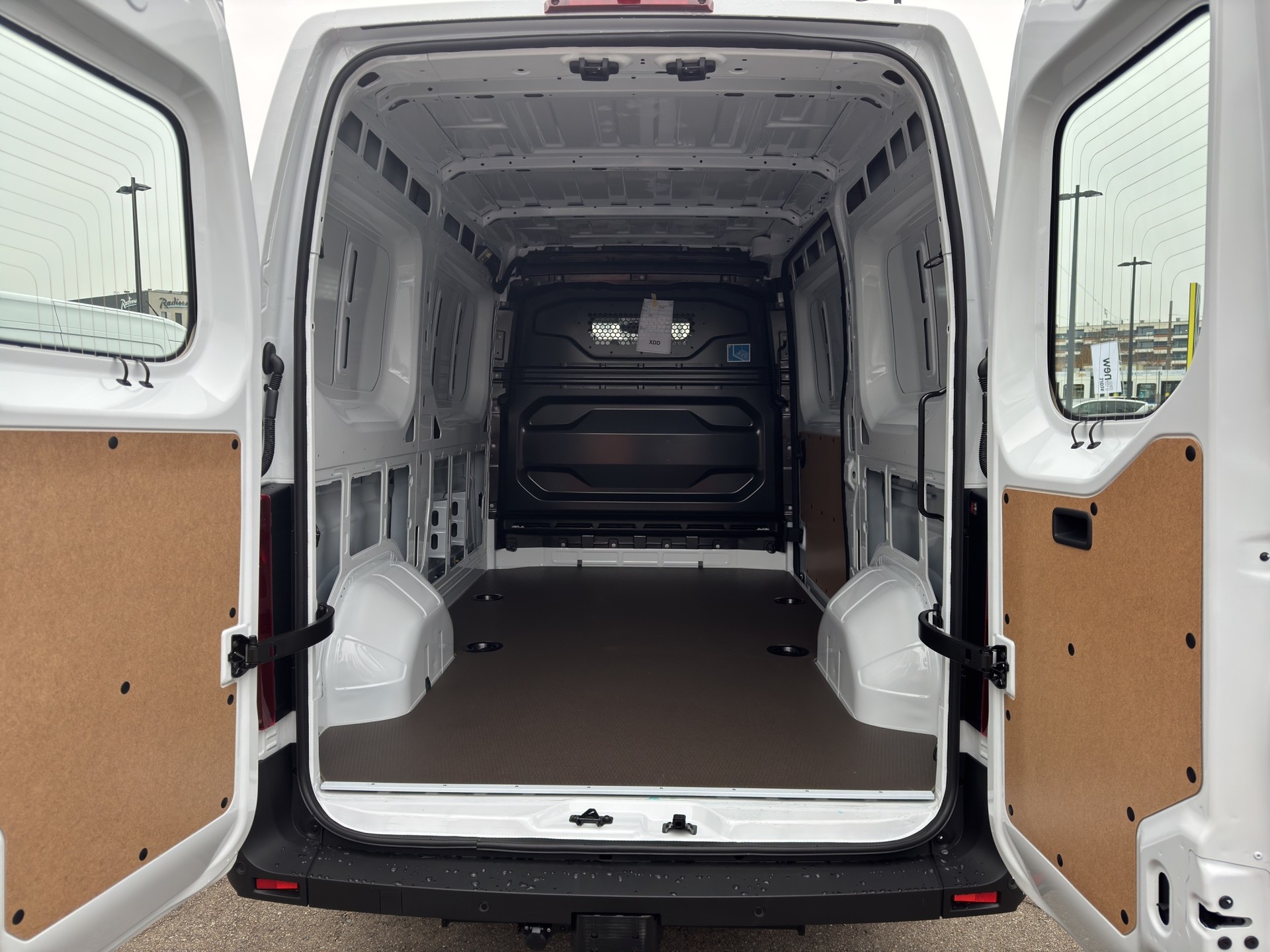 NISSAN INTERSTAR Van L2H2 130 PS 6MT Acenta-image-13