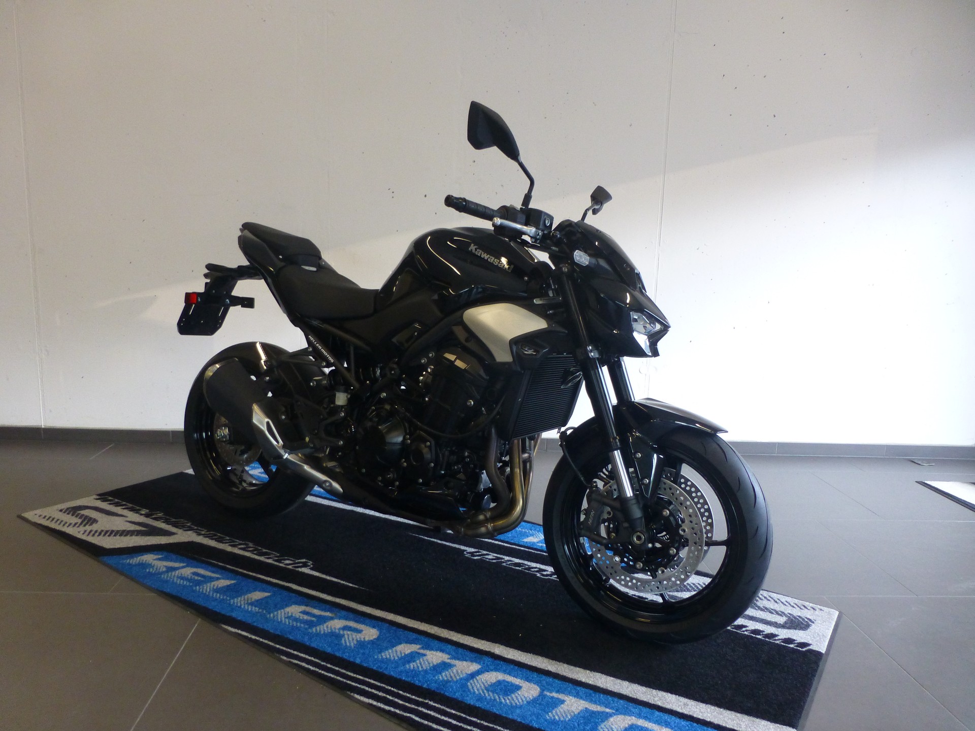 KAWASAKI Z 900-image-2