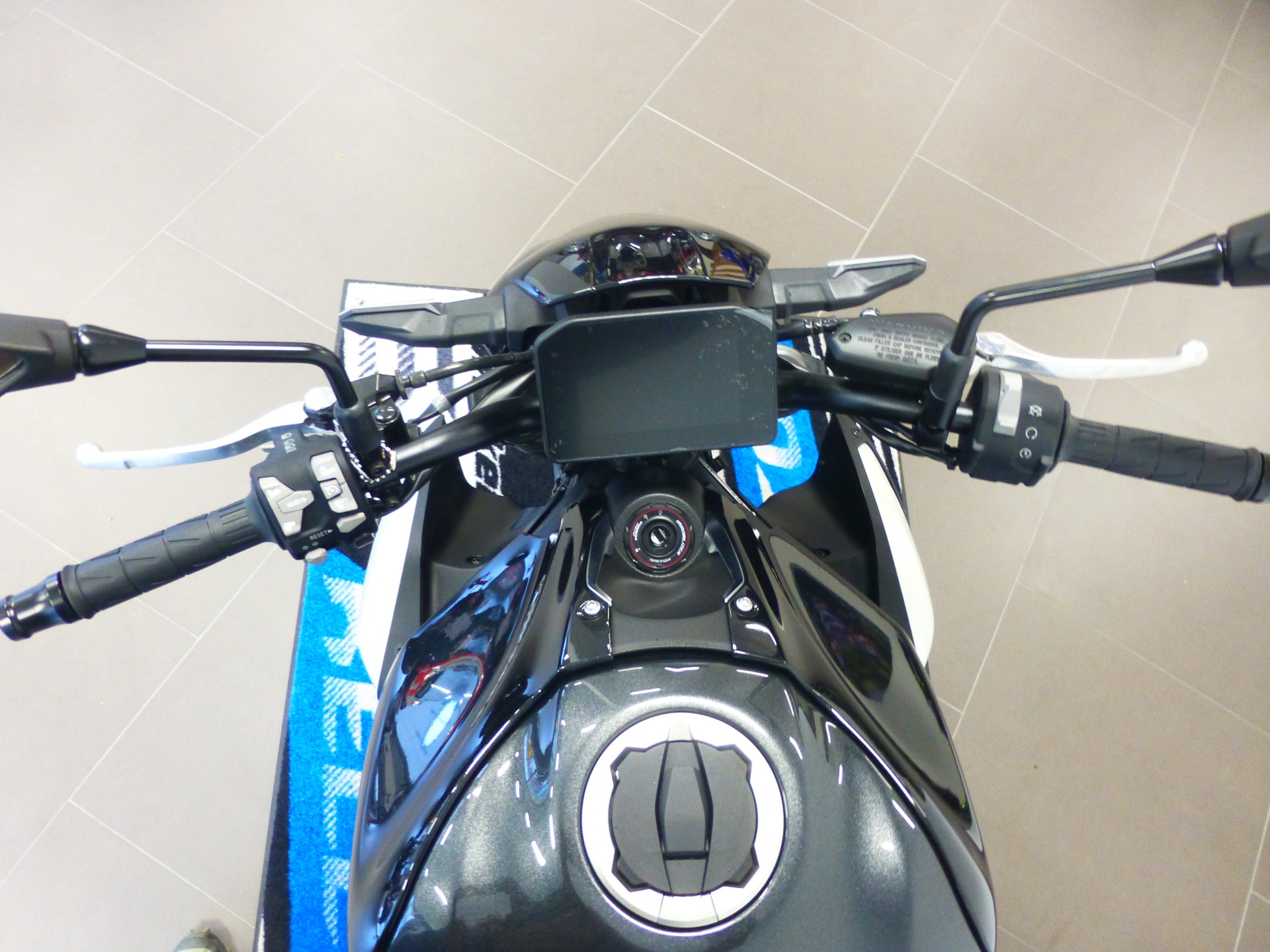 KAWASAKI Z 900-image-7