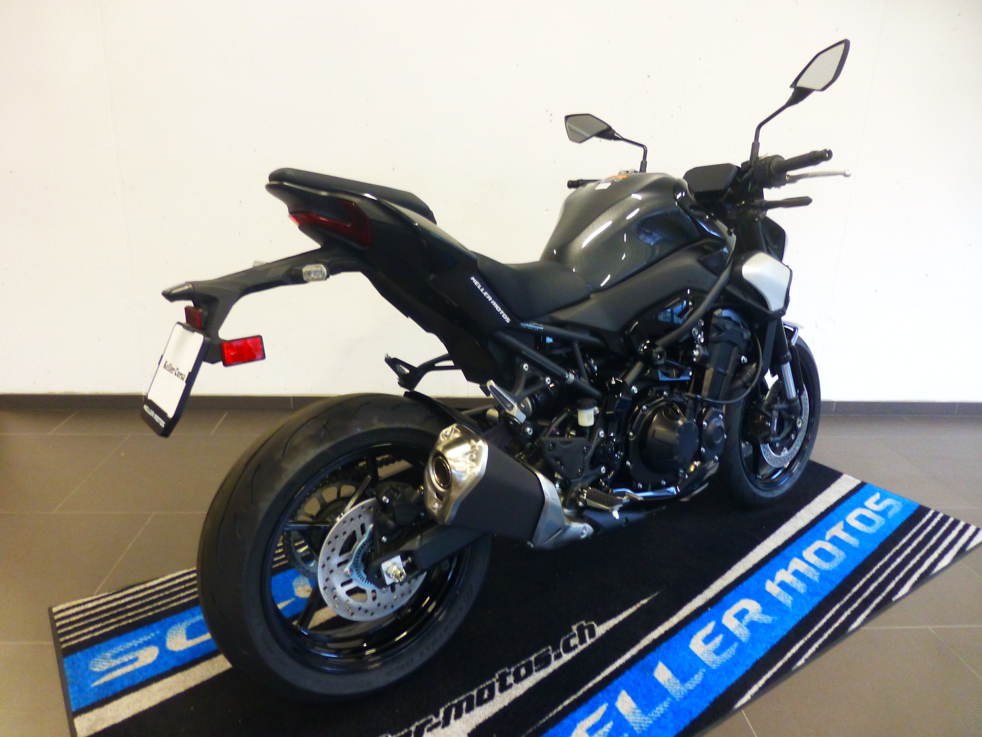 KAWASAKI Z 900-image-15