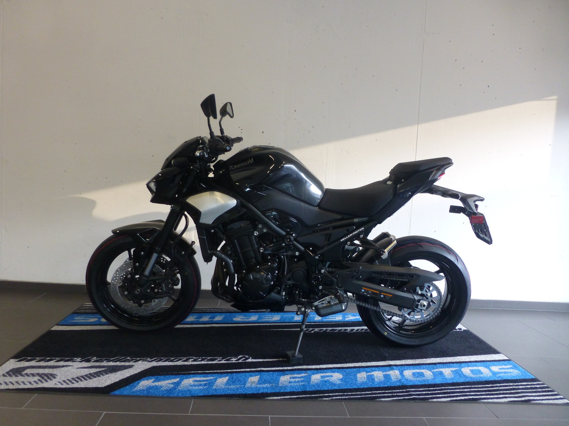 KAWASAKI Z 900-image-1