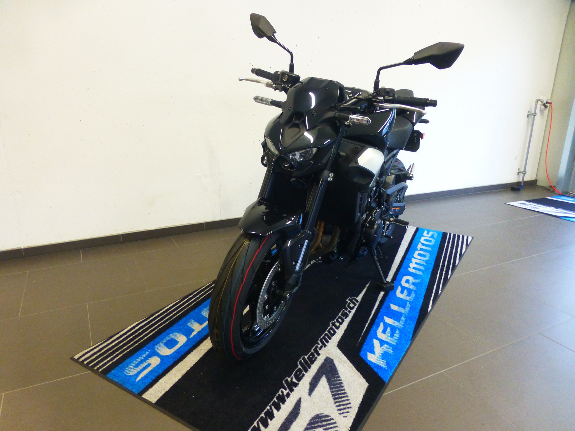 KAWASAKI Z 900-image-4