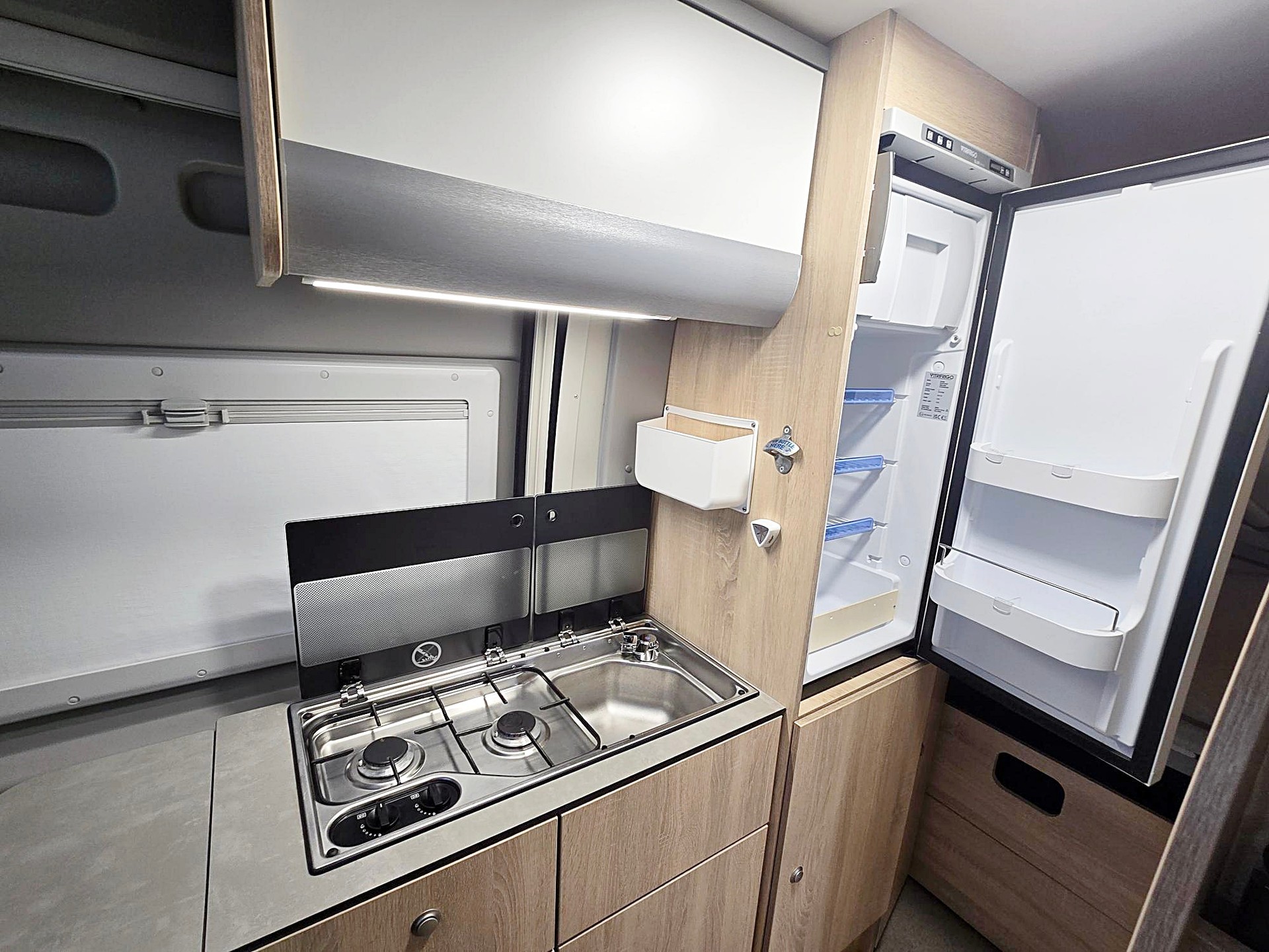 CLEVER VANS CELEBRATION 600 2,2 HDI DIESEL HUBDACH CITROEN-image-13