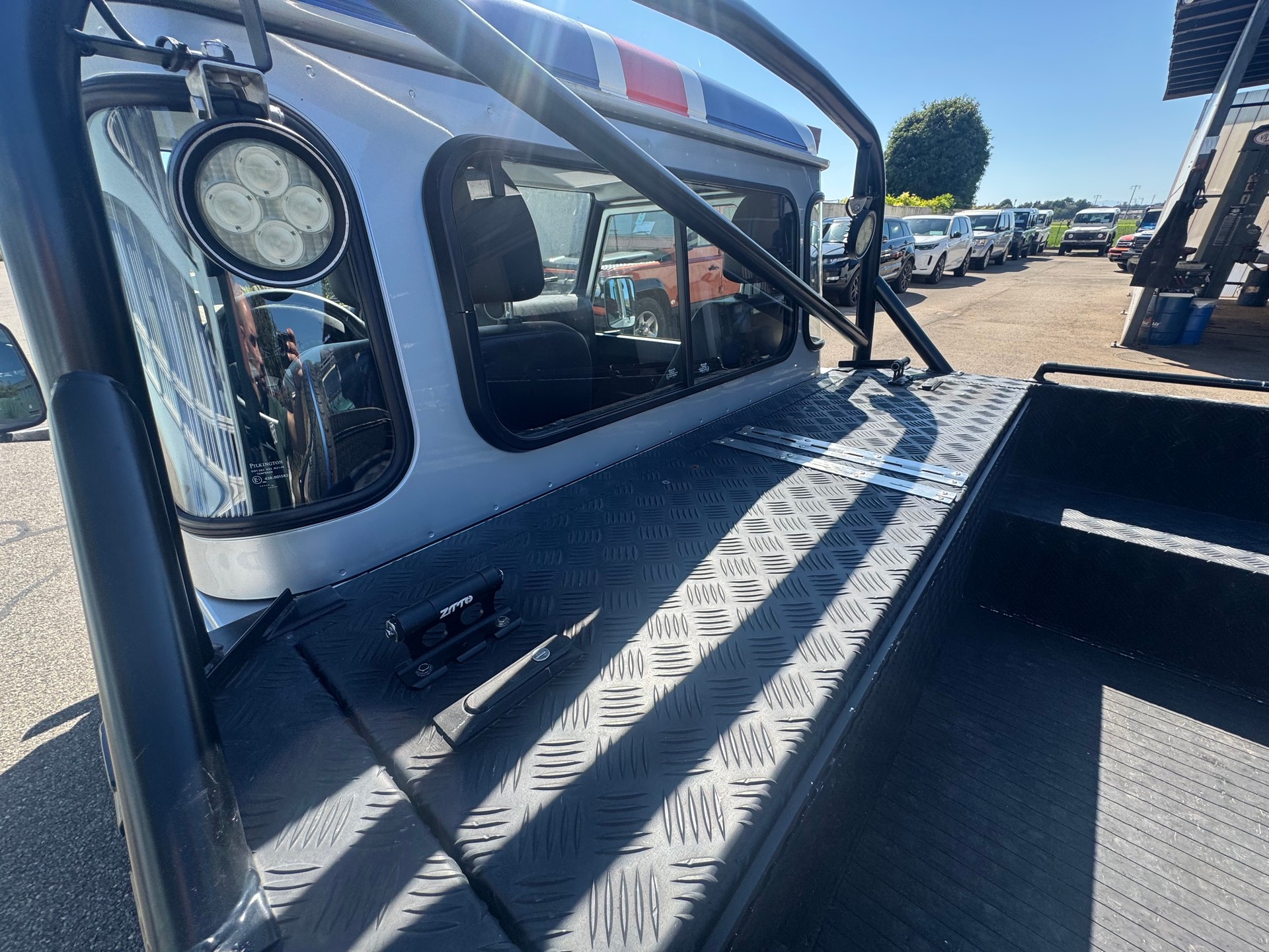 LAND ROVER Defender 110 2.2 TD4 High Capacity Pick Up-image-10