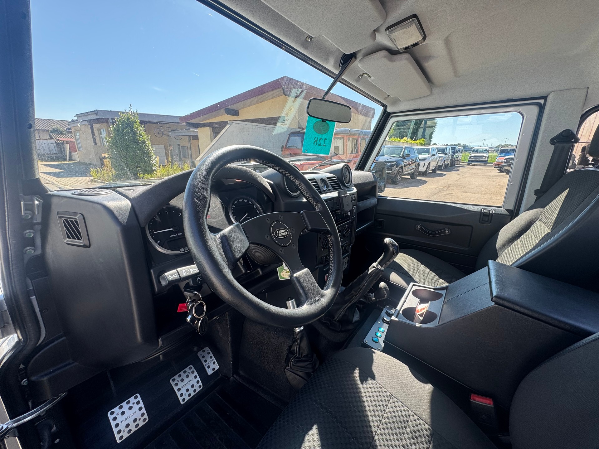 LAND ROVER Defender 110 2.2 TD4 High Capacity Pick Up-image-11