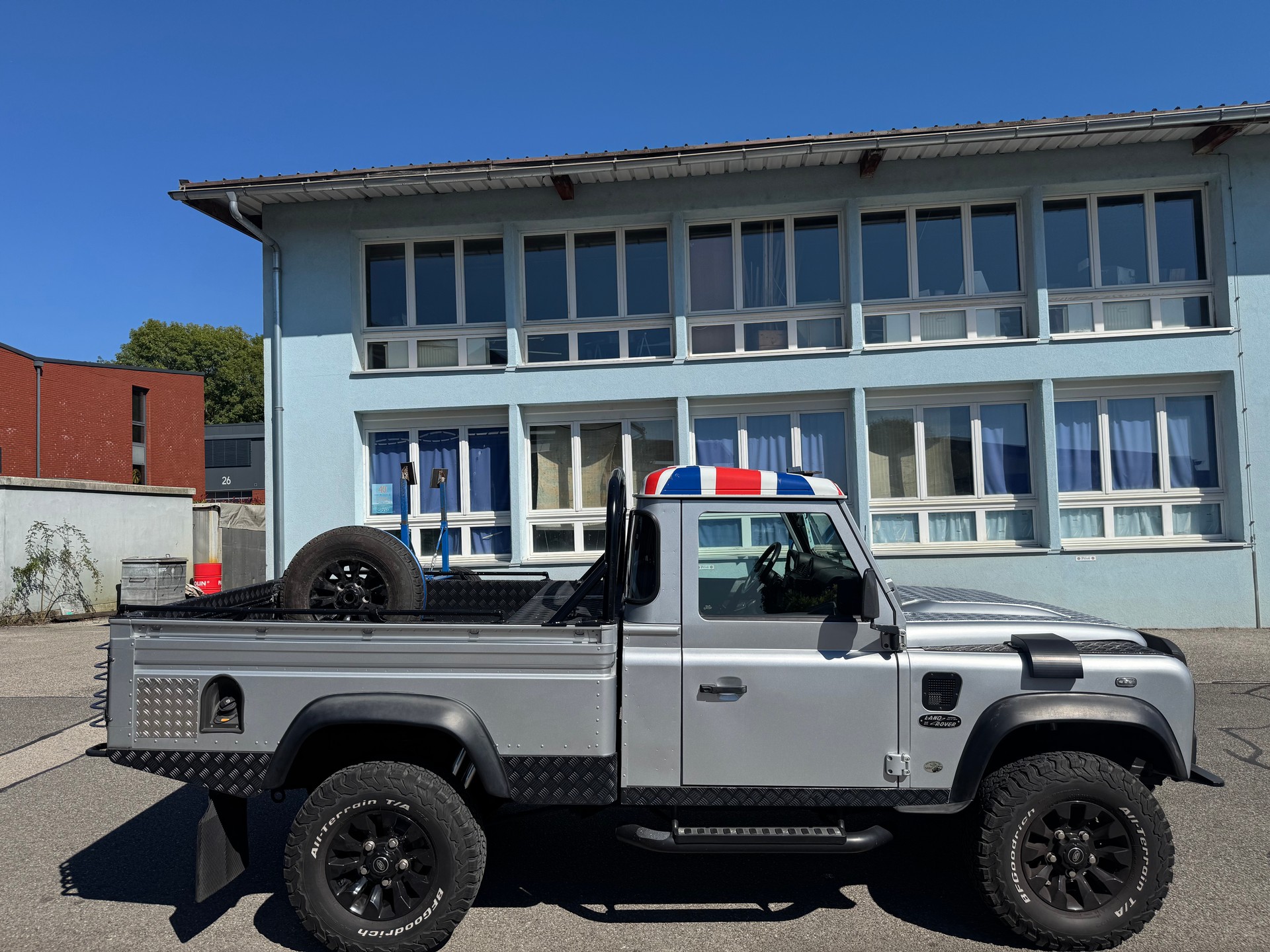 LAND ROVER Defender 110 2.2 TD4 High Capacity Pick Up-image-3