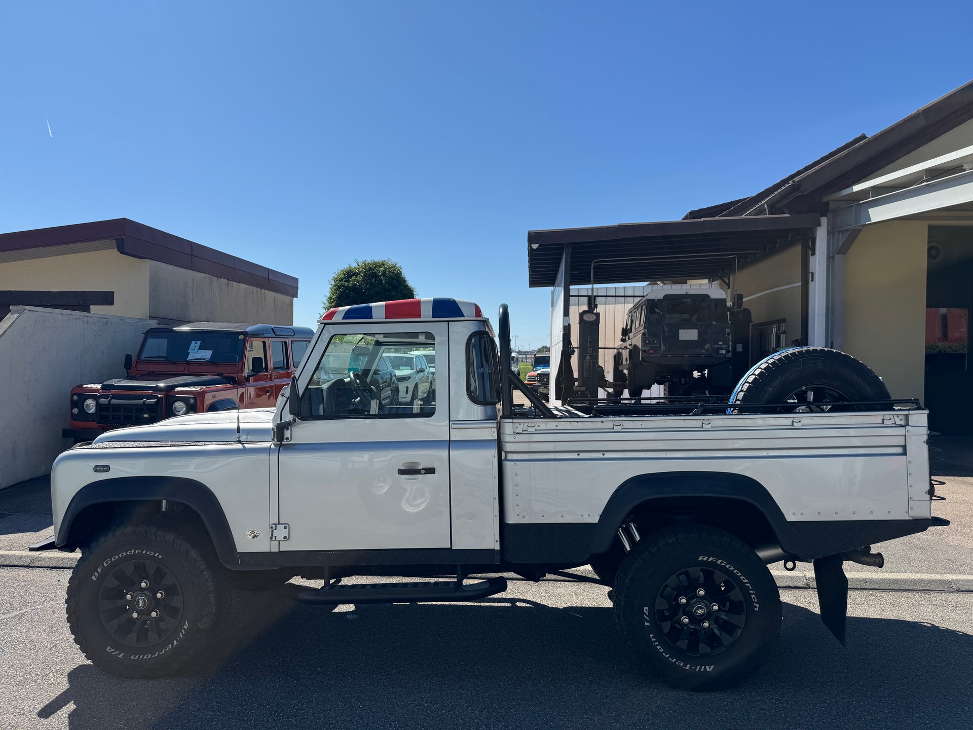 LAND ROVER Defender 110 2.2 TD4 High Capacity Pick Up-image-7