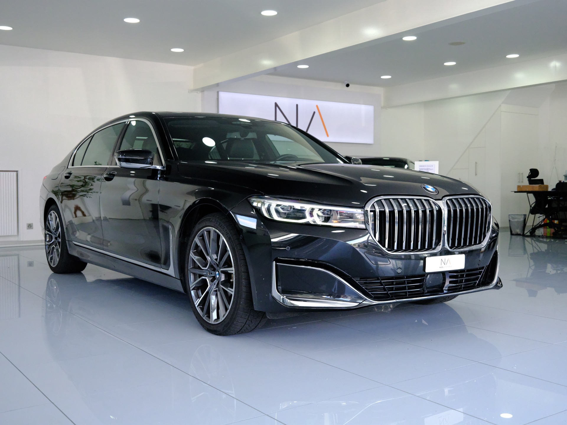 BMW 730Ld xDrive Steptronic-showroom-element-1