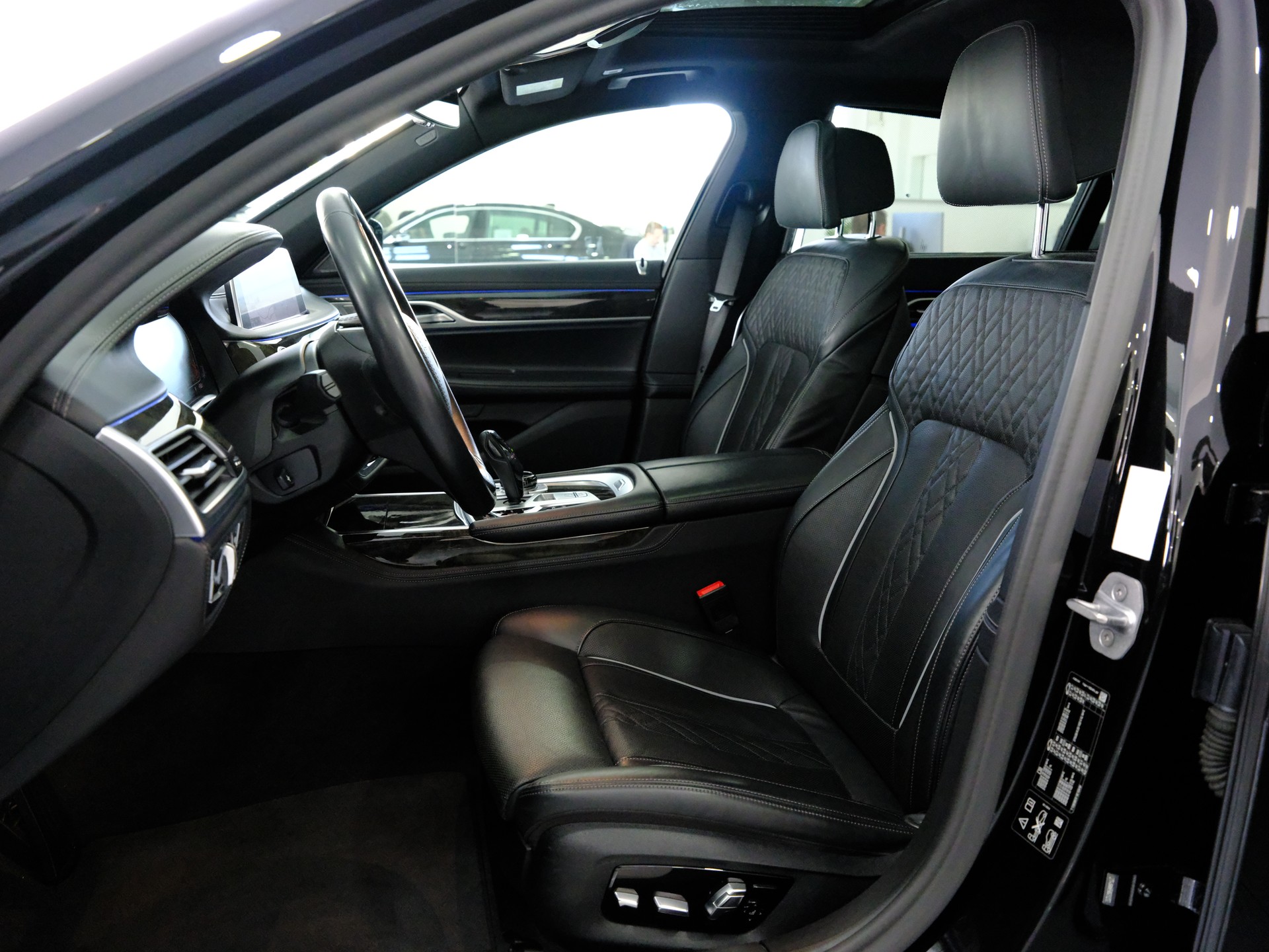 BMW 730Ld xDrive Steptronic-image-12