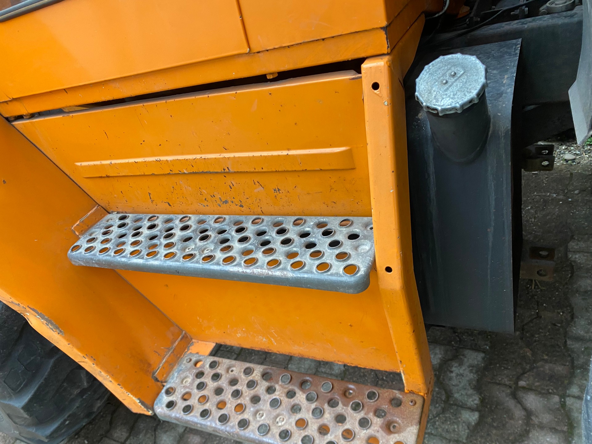 KOMMOBIL (UNIMOG) MB TRAC 800 mit 8t Anhänger-image-14