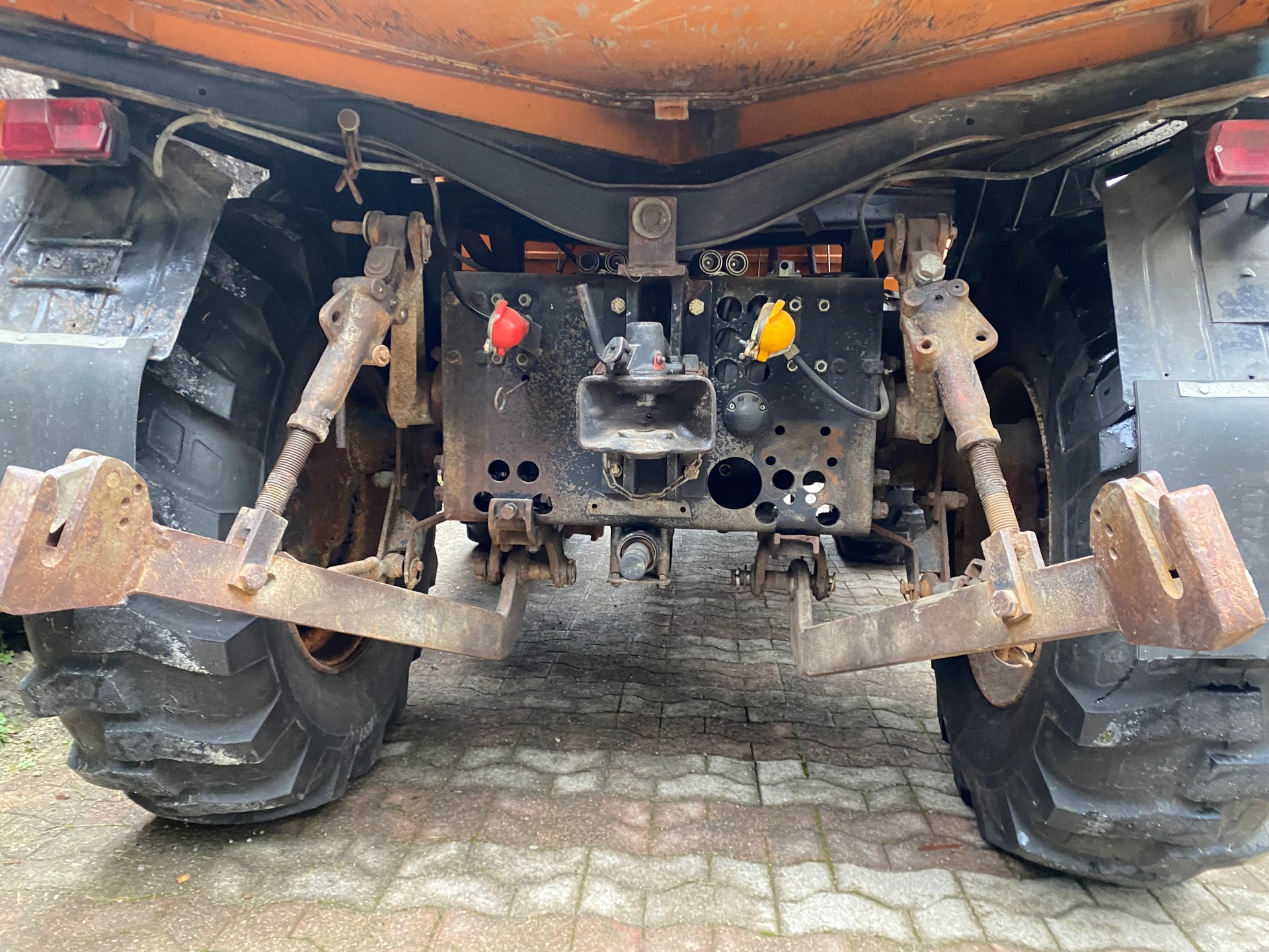 KOMMOBIL (UNIMOG) MB TRAC 800 mit 8t Anhänger-image-11