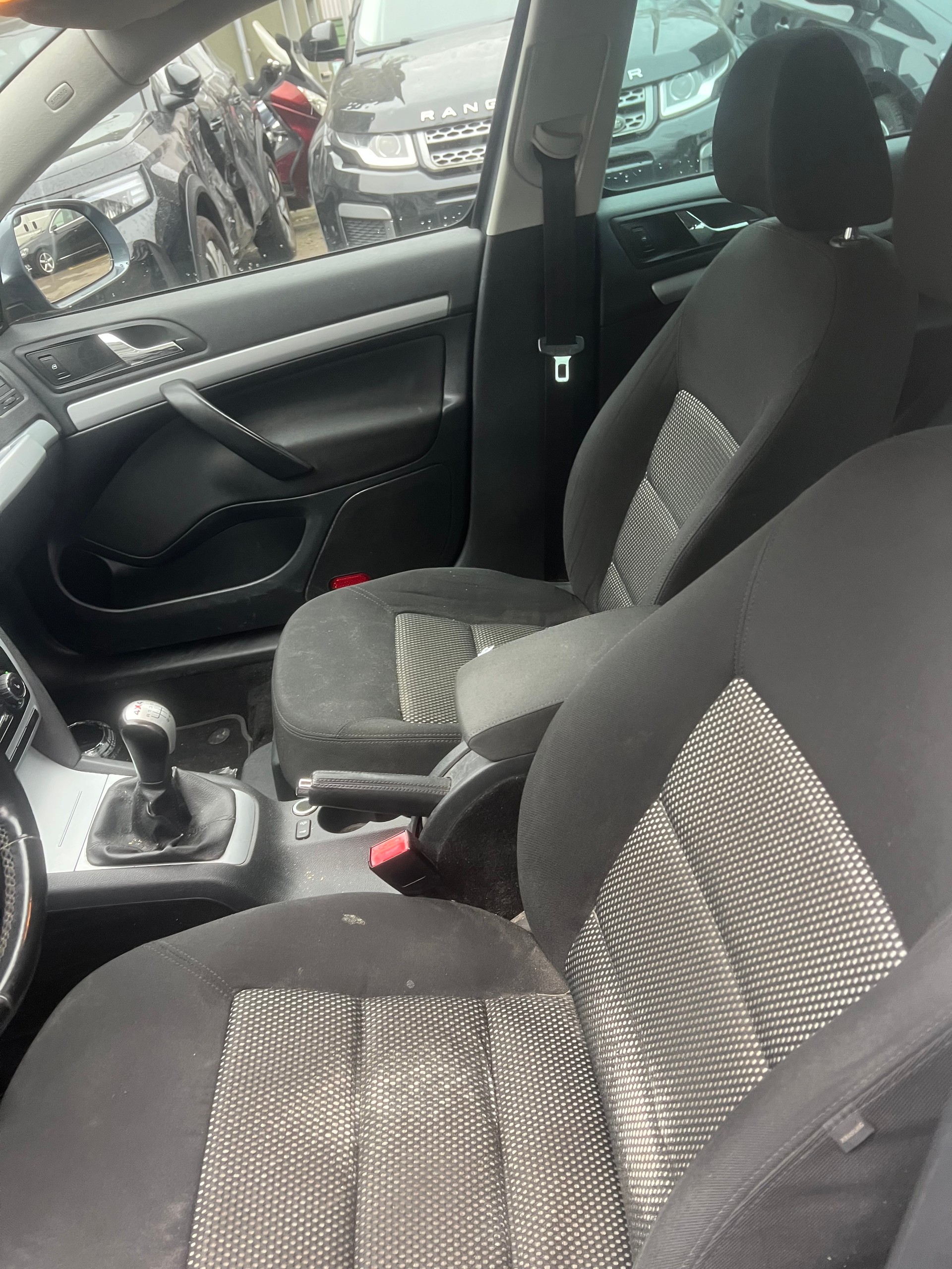 SKODA Octavia Combi 1.8 TSI Scout 4x4-image-8