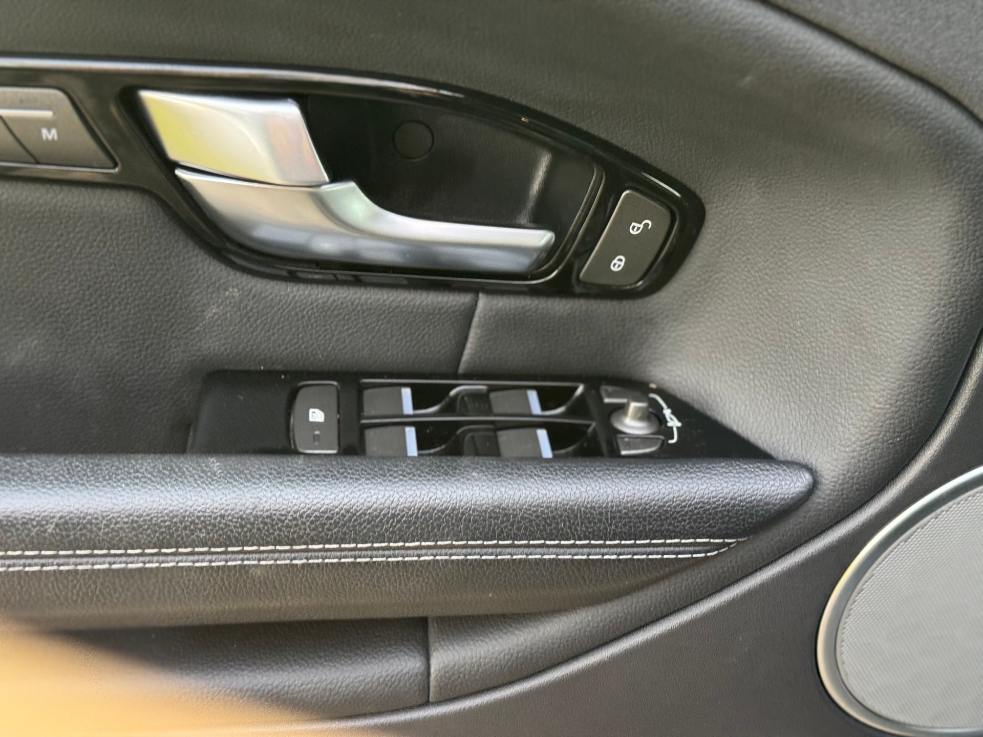 LAND ROVER Range Rover Evoque 2.0 Si4 SE Dynamic AT9-image-6