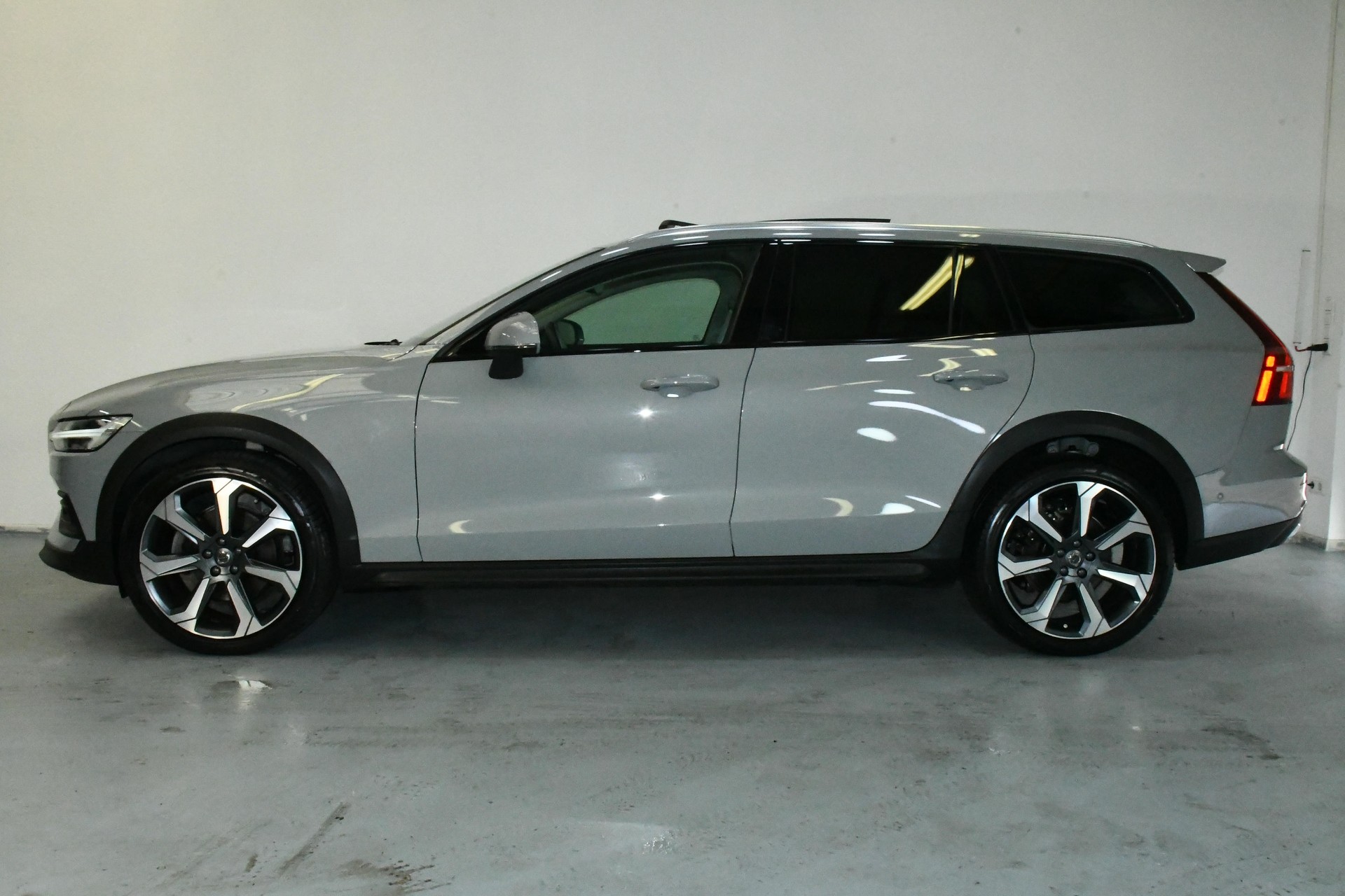 VOLVO V60 Cross Country AWD Ultim ACC*PAN*H&K*AHK*SBEL-image-8