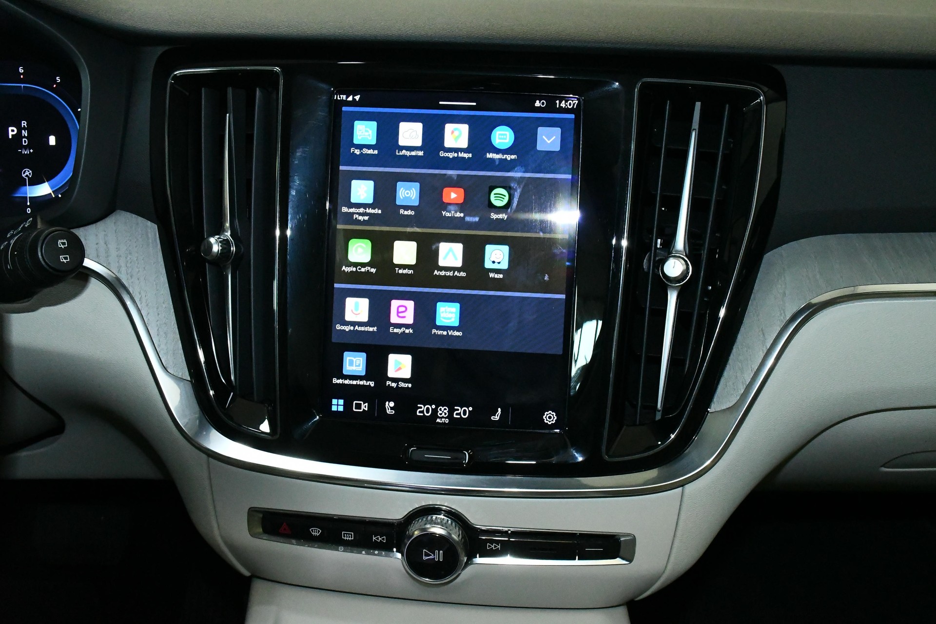 VOLVO V60 Cross Country AWD Ultim ACC*PAN*H&K*AHK*SBEL-image-11