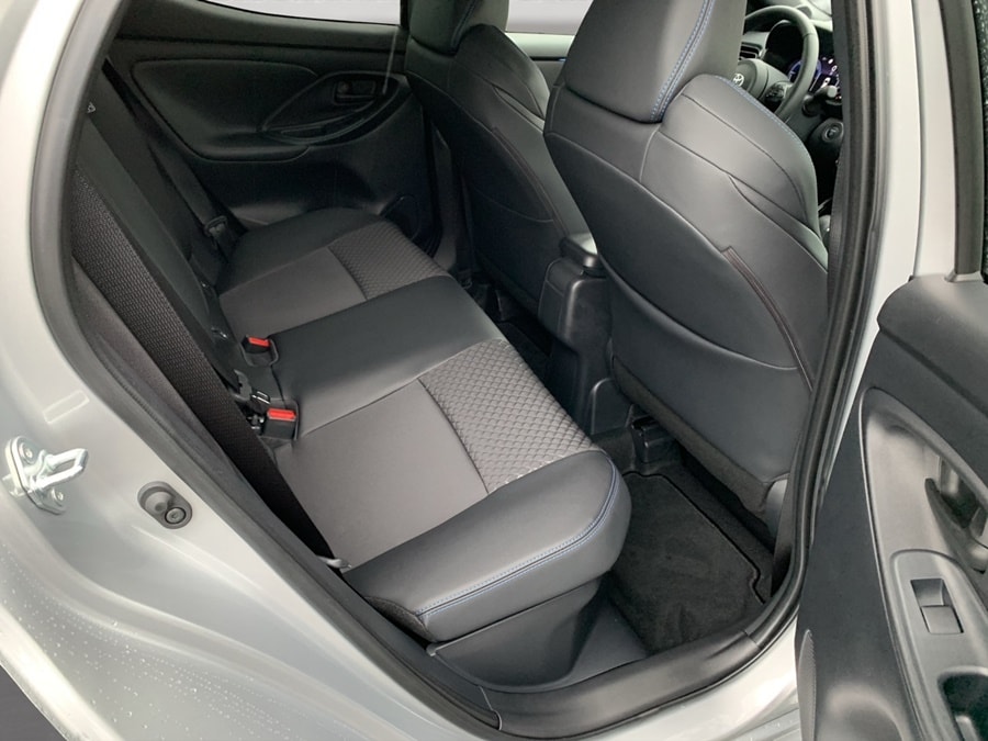 TOYOTA Yaris 1.5 Premium e-CVT-image-10