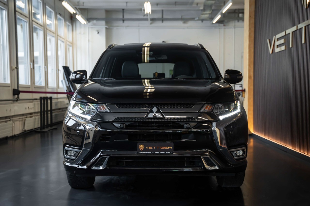 MITSUBISHI Outlander 2.4 PHEV Style 4WD Automatic-showroom-element-1