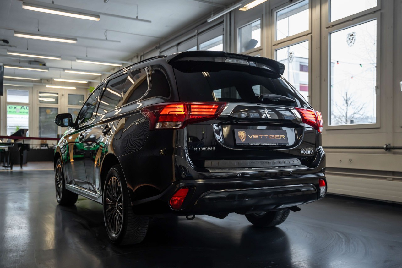 MITSUBISHI Outlander 2.4 PHEV Style 4WD Automatic-showroom-element-3
