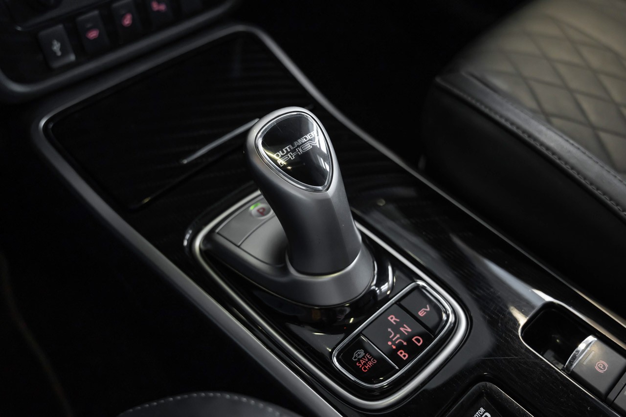 MITSUBISHI Outlander 2.4 PHEV Style 4WD Automatic-image-29