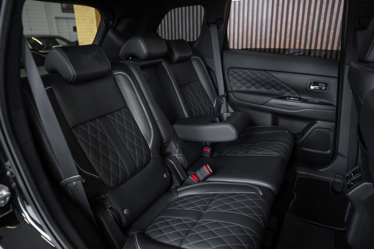 MITSUBISHI Outlander 2.4 PHEV Style 4WD Automatic-image-17