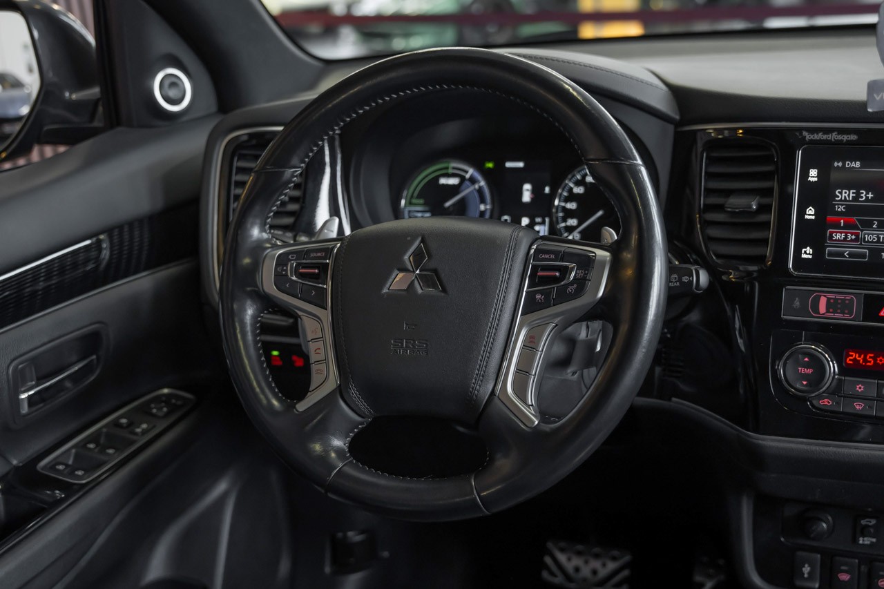 MITSUBISHI Outlander 2.4 PHEV Style 4WD Automatic-image-26