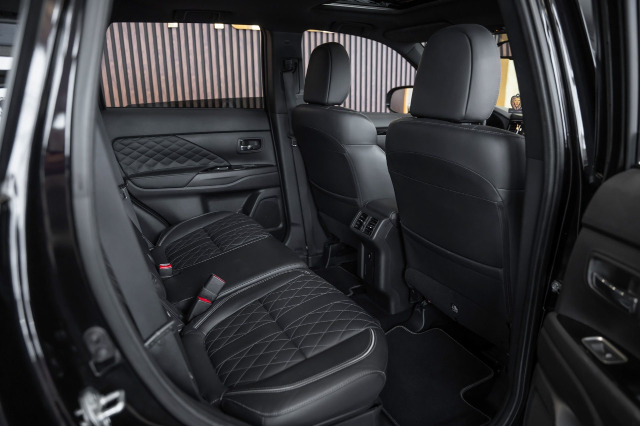 MITSUBISHI Outlander 2.4 PHEV Style 4WD Automatic-image-18