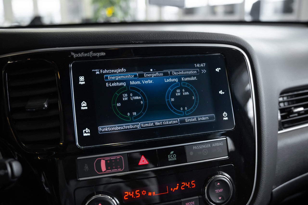 MITSUBISHI Outlander 2.4 PHEV Style 4WD Automatic-image-22