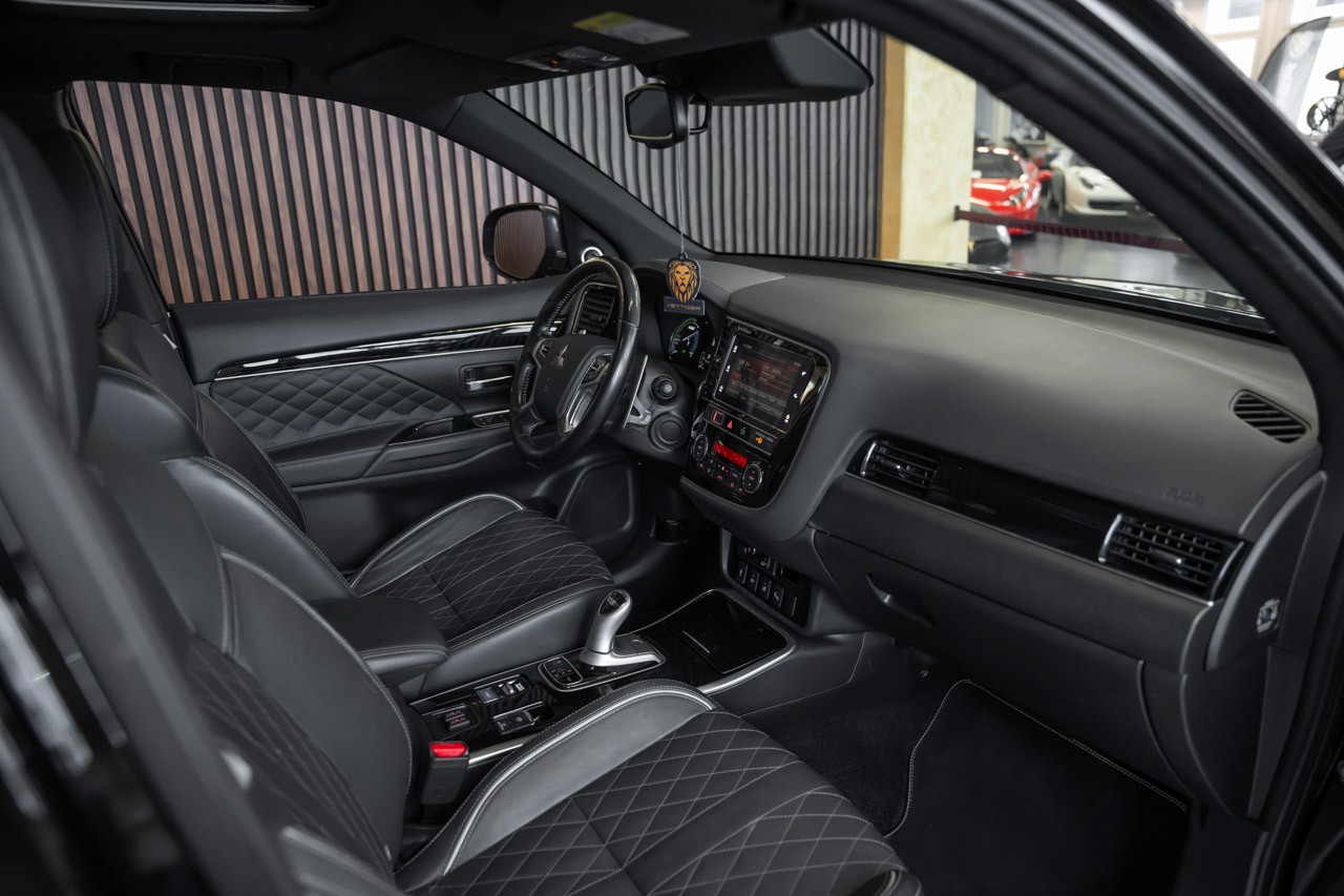 MITSUBISHI Outlander 2.4 PHEV Style 4WD Automatic-image-13