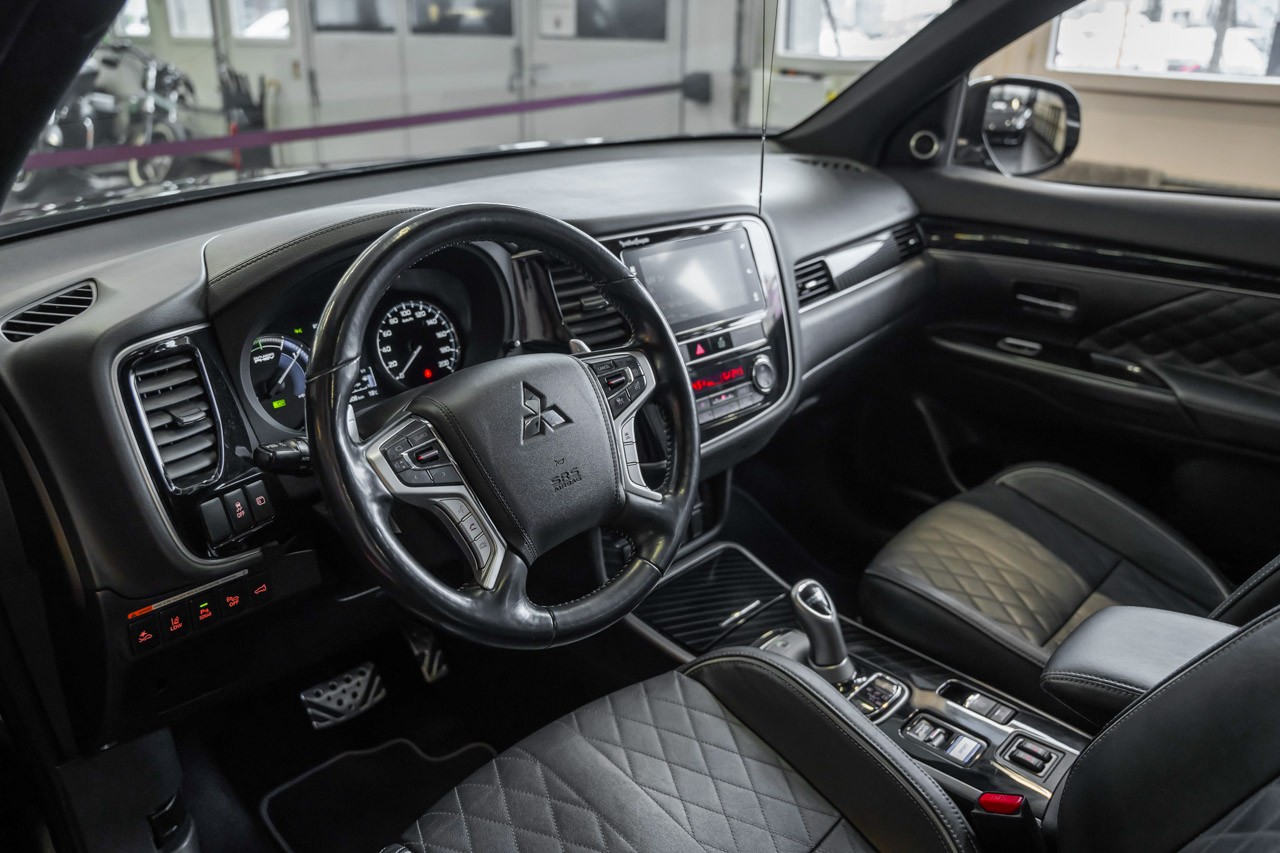 MITSUBISHI Outlander 2.4 PHEV Style 4WD Automatic-image-11