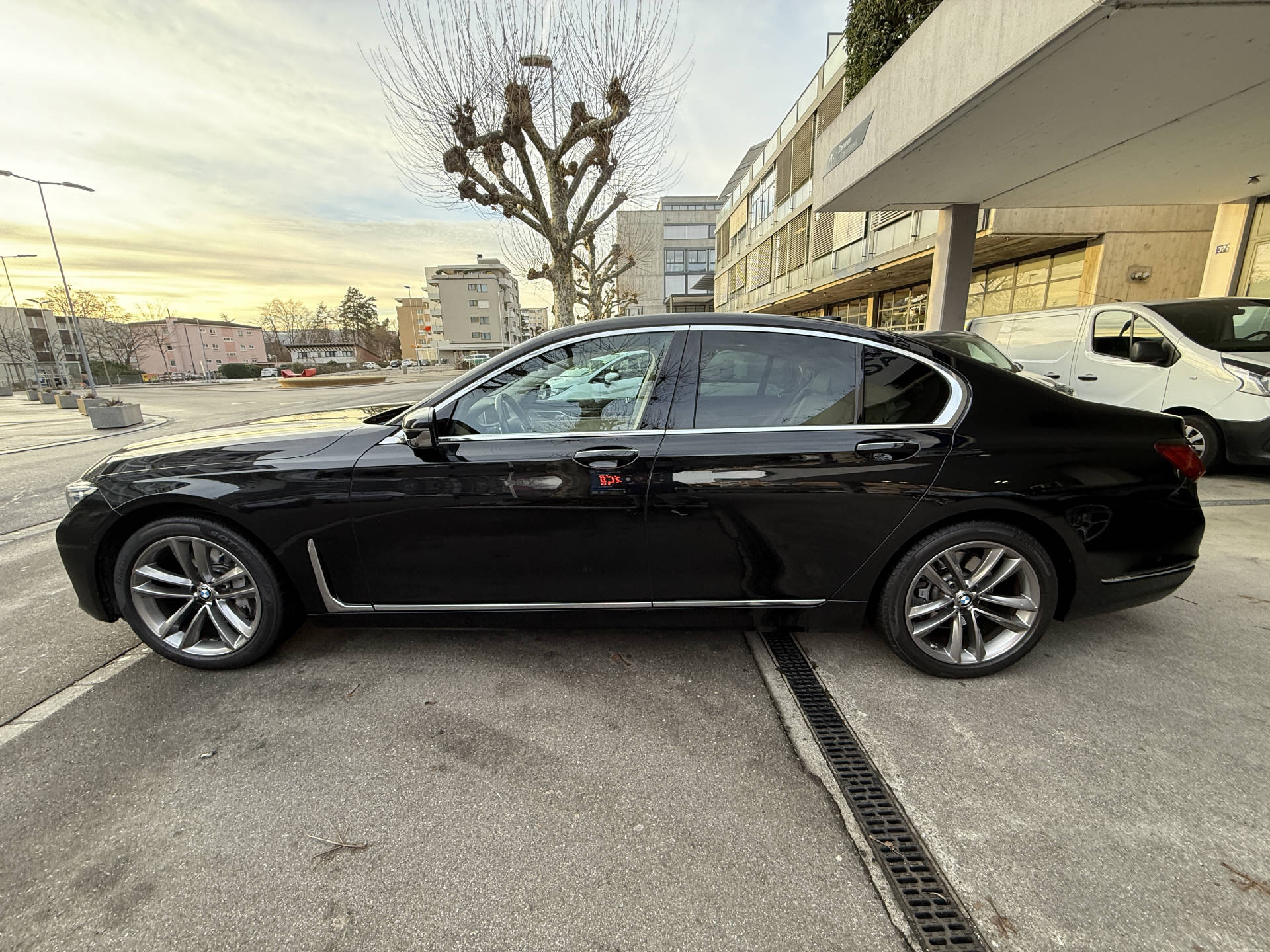 BMW 730d xDrive SAG-showroom-element-1