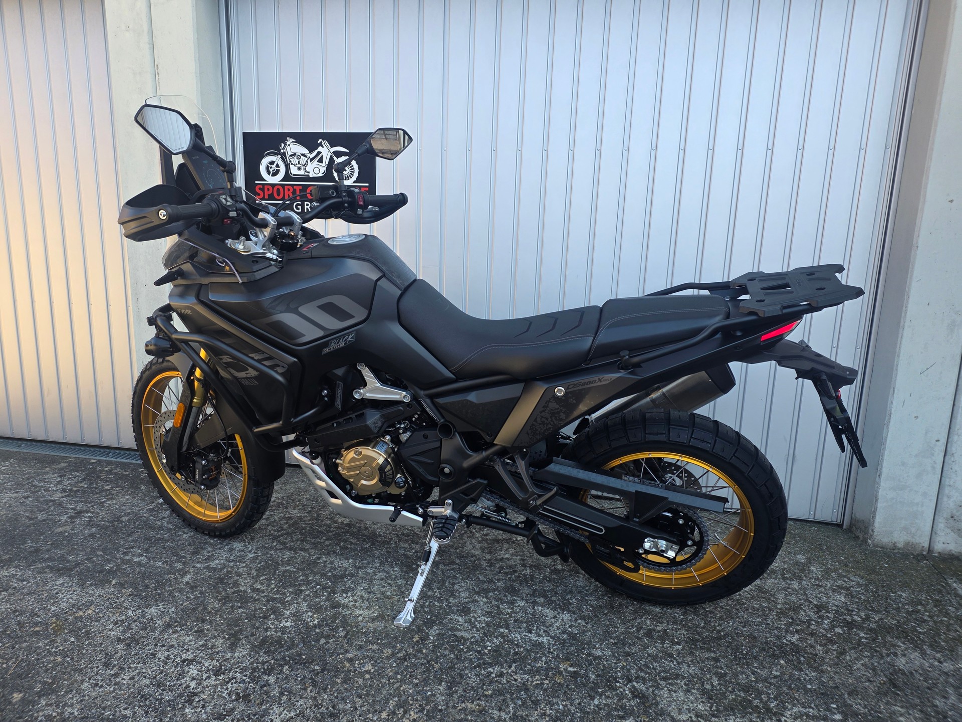 VOGE Black Knight 800 DS Offen-showroom-element-2