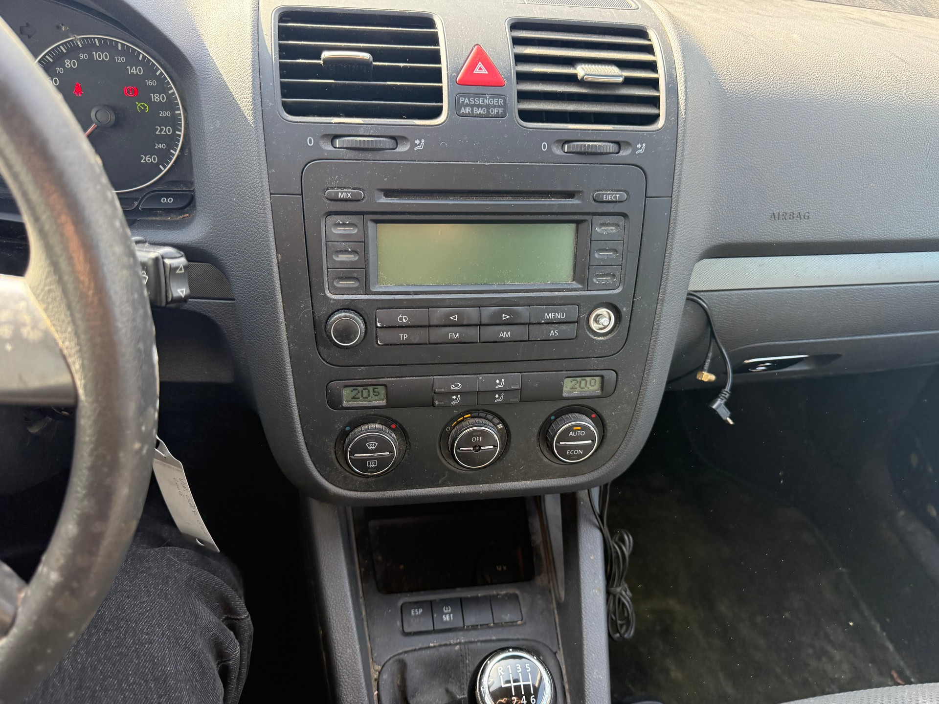 VW Golf 2.0 FSI Comfortline 4Motion-image-9
