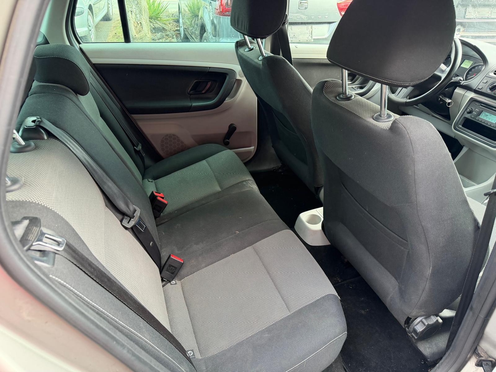 SKODA Fabia 1.2 TSI Ambiente-image-8