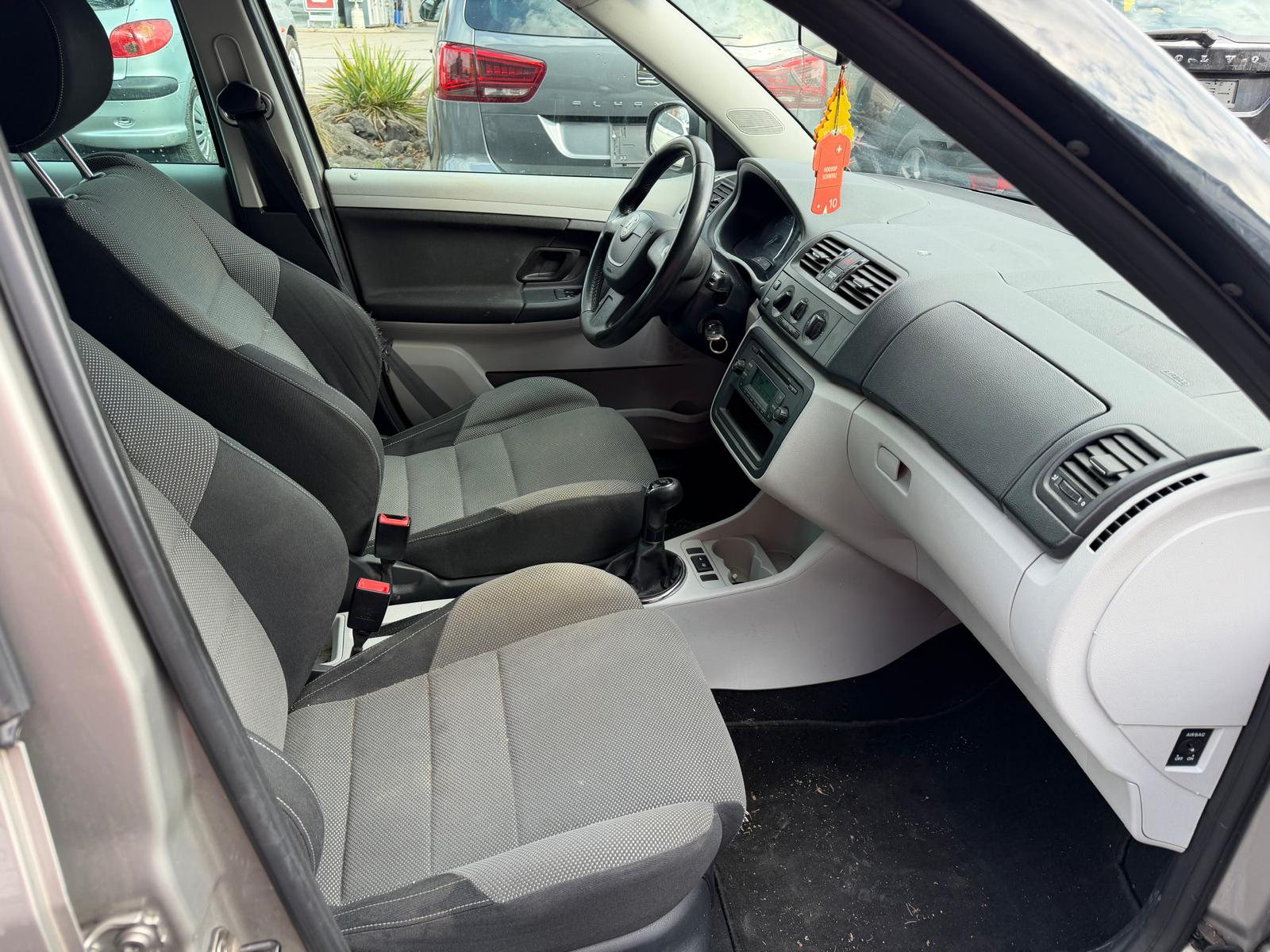 SKODA Fabia 1.2 TSI Ambiente-image-7
