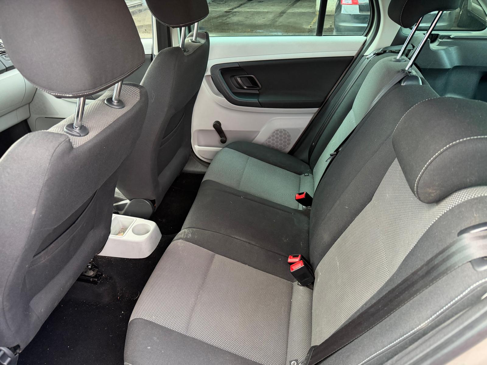 SKODA Fabia 1.2 TSI Ambiente-image-9