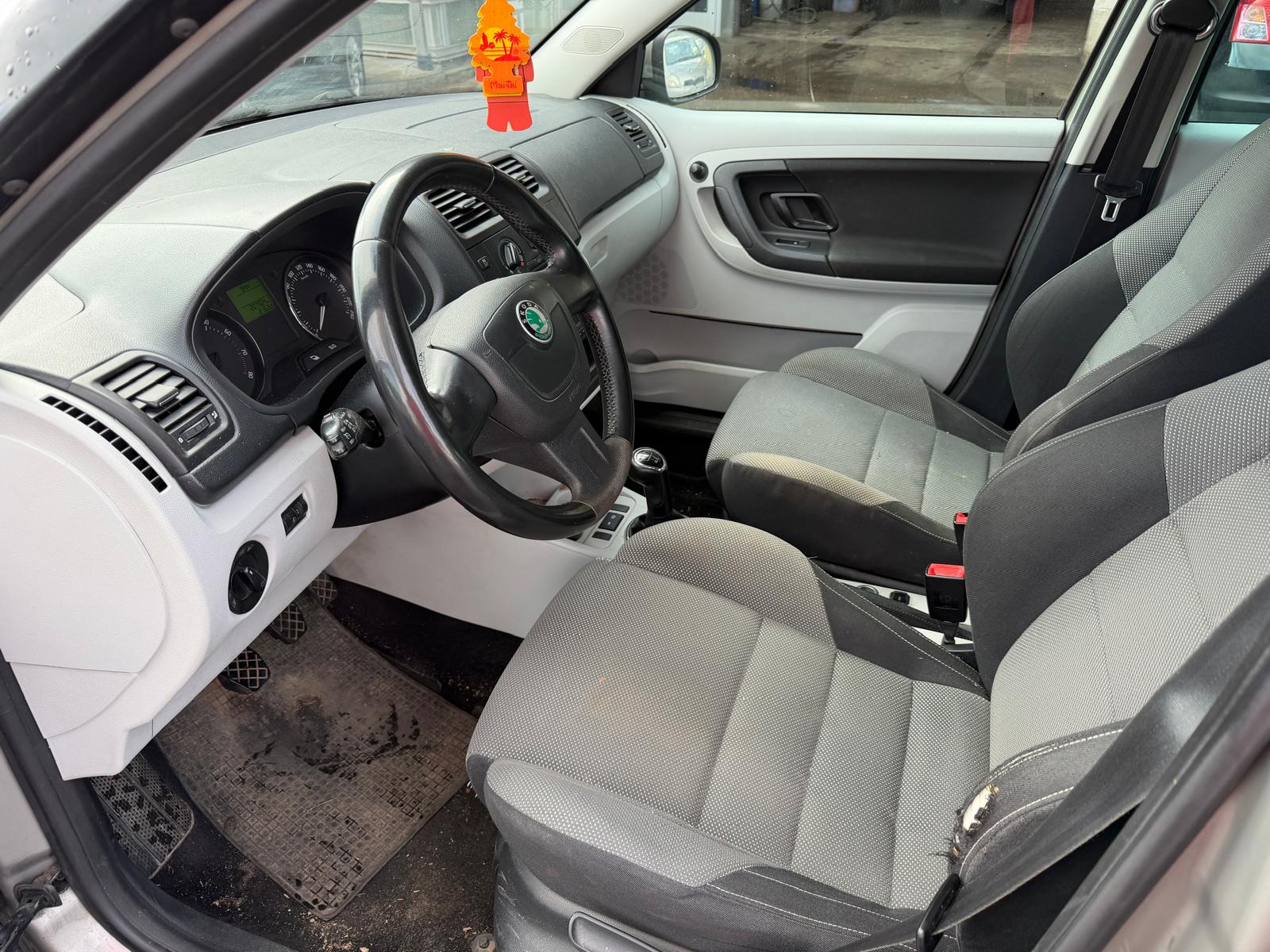 SKODA Fabia 1.2 TSI Ambiente-image-6