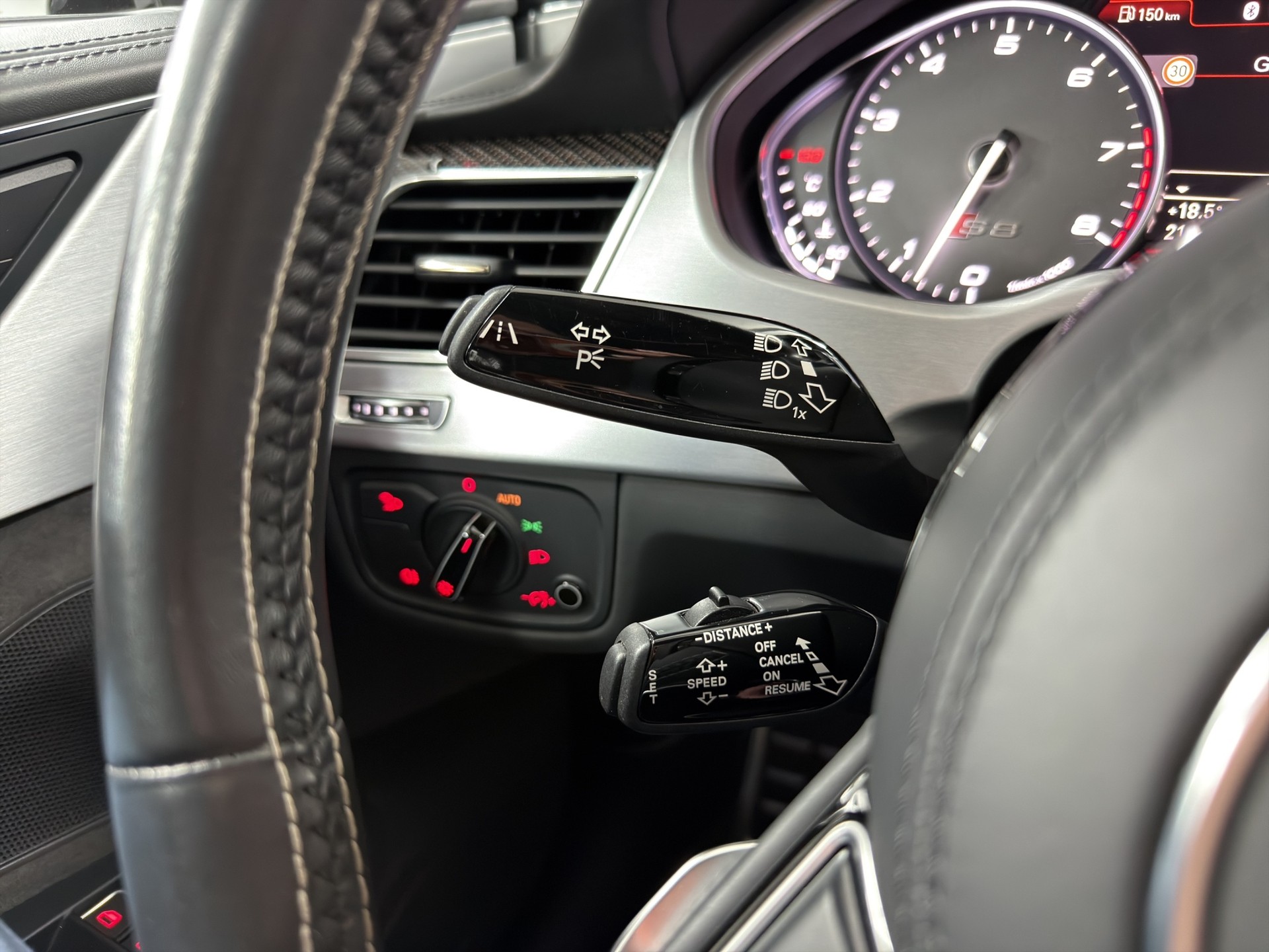 AUDI S8 4.0 TFSI V8 plus quattro tiptronic-image-16