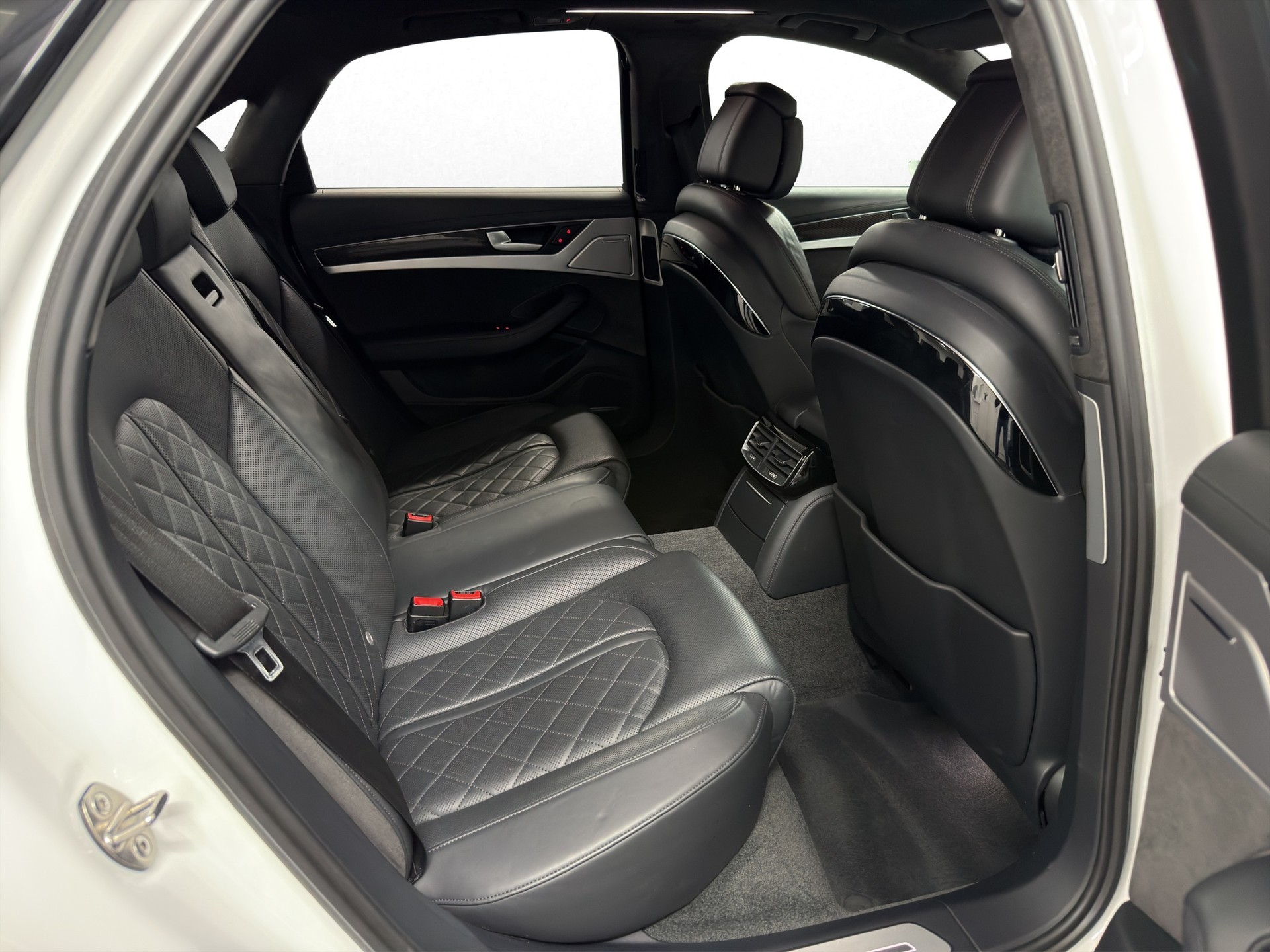 AUDI S8 4.0 TFSI V8 plus quattro tiptronic-image-21
