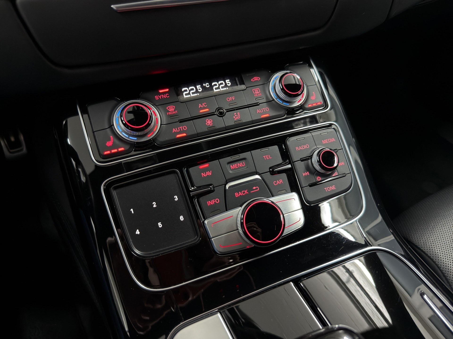 AUDI S8 4.0 TFSI V8 plus quattro tiptronic-image-14