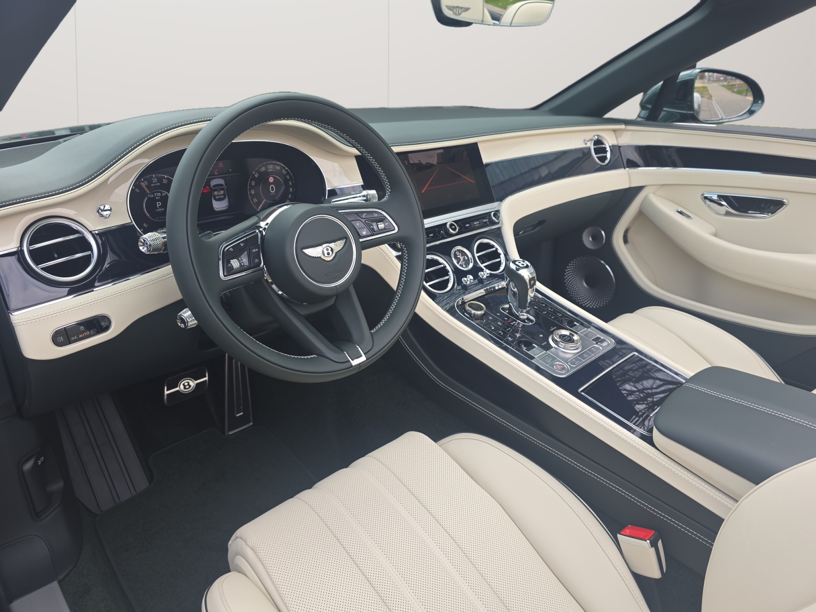 BENTLEY Continental GTC 4.0 V8 PHEV 680 PS / 1.9% Leasing möglich.-showroom-element-3
