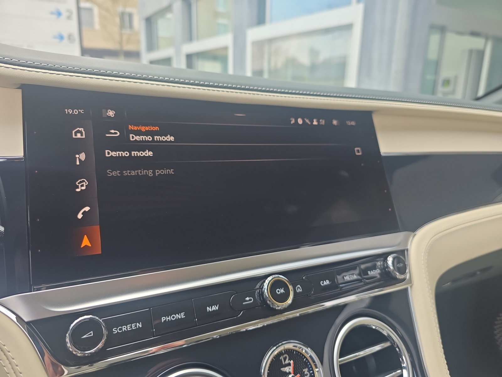 BENTLEY Continental GTC 4.0 V8 PHEV 680 PS / 1.9% Leasing möglich.-image-14