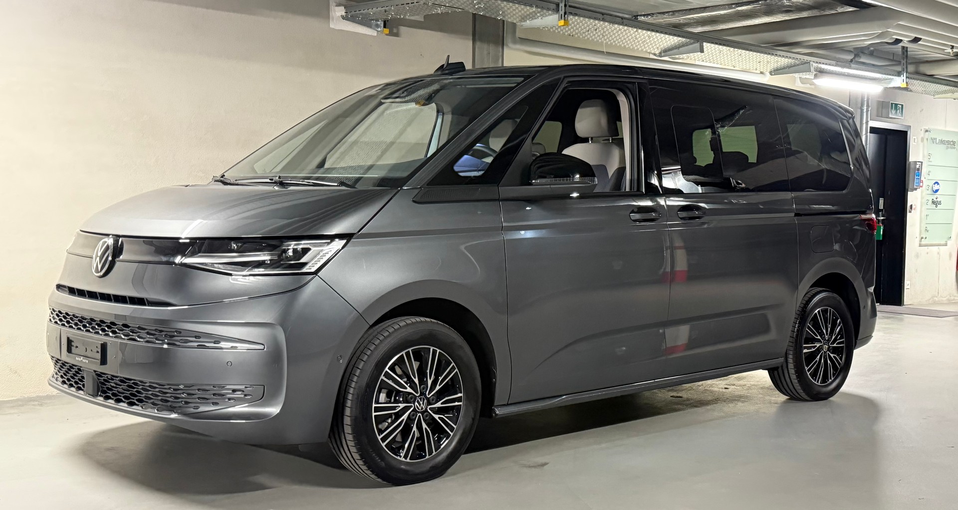 VW Multivan 1.5 eHybrid Style Liberty 4Motion DSG-showroom-element-1
