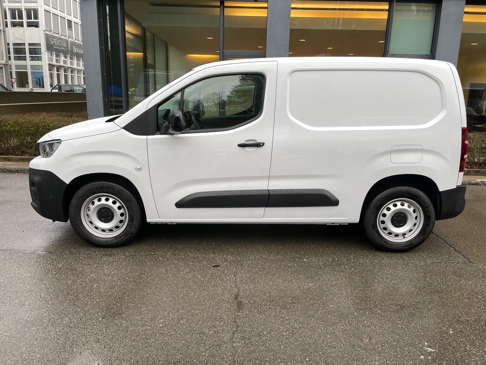 PEUGEOT e-Partner L1 50kWh Standard mit Rückfahrkamera-image-15